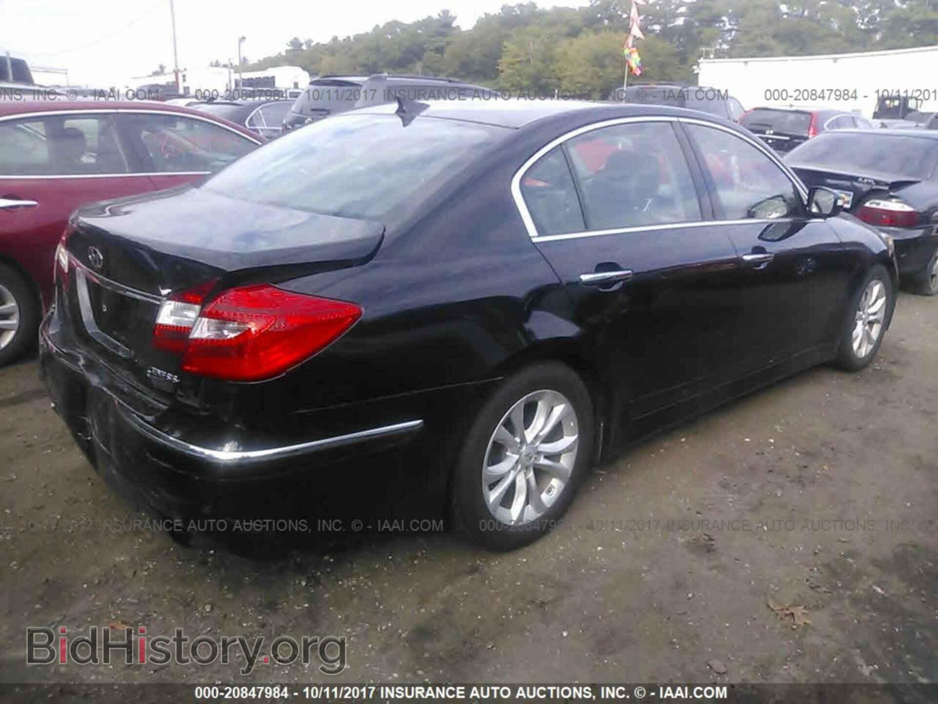 2013 Hyundai Genesis - VIN: KMHGC4DD3DU241071 - Фото 4