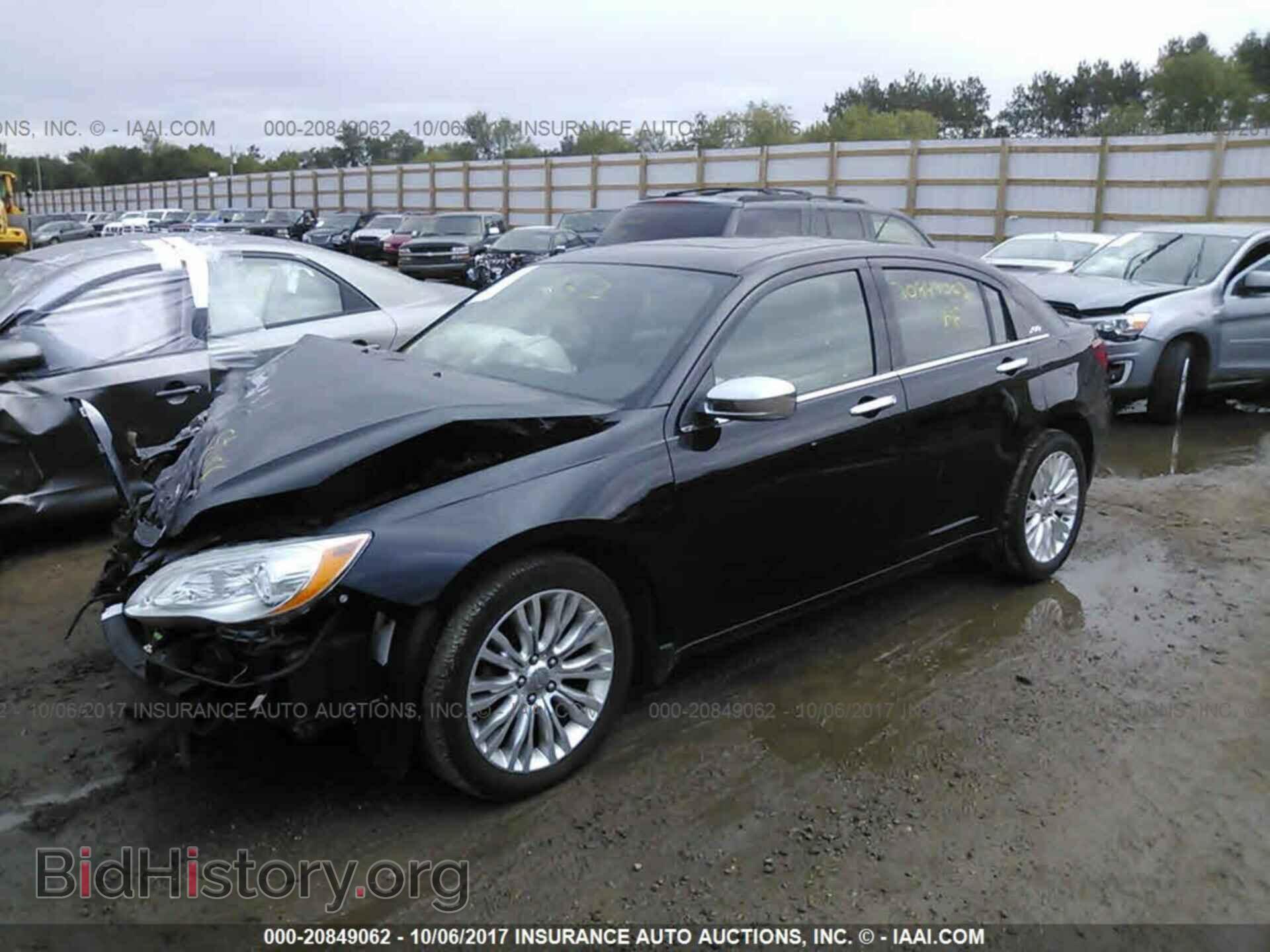 2011 Chrysler 200 - VIN: 1C3BC2FG6BN577450 - Photo 2