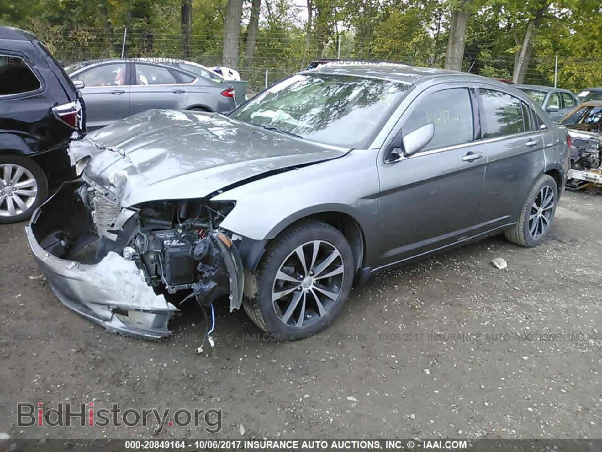 2012 Chrysler 200 - VIN: 1C3CCBBG7CN250504 - Photo 2