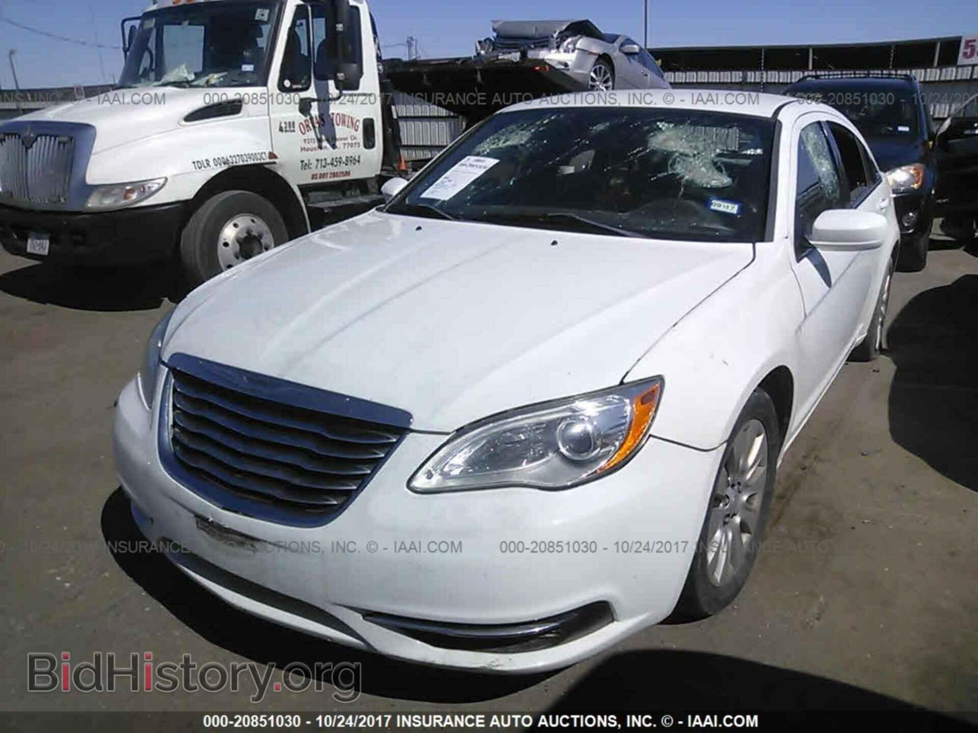 2013 Chrysler 200 - VIN: 1C3CCBAG1DN723834 - Photo 2