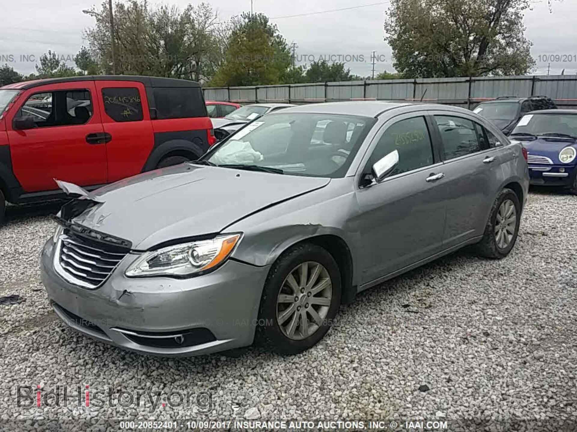 2013 Chrysler 200 - VIN: 1C3CCBCG2DN724262 - Photo 2