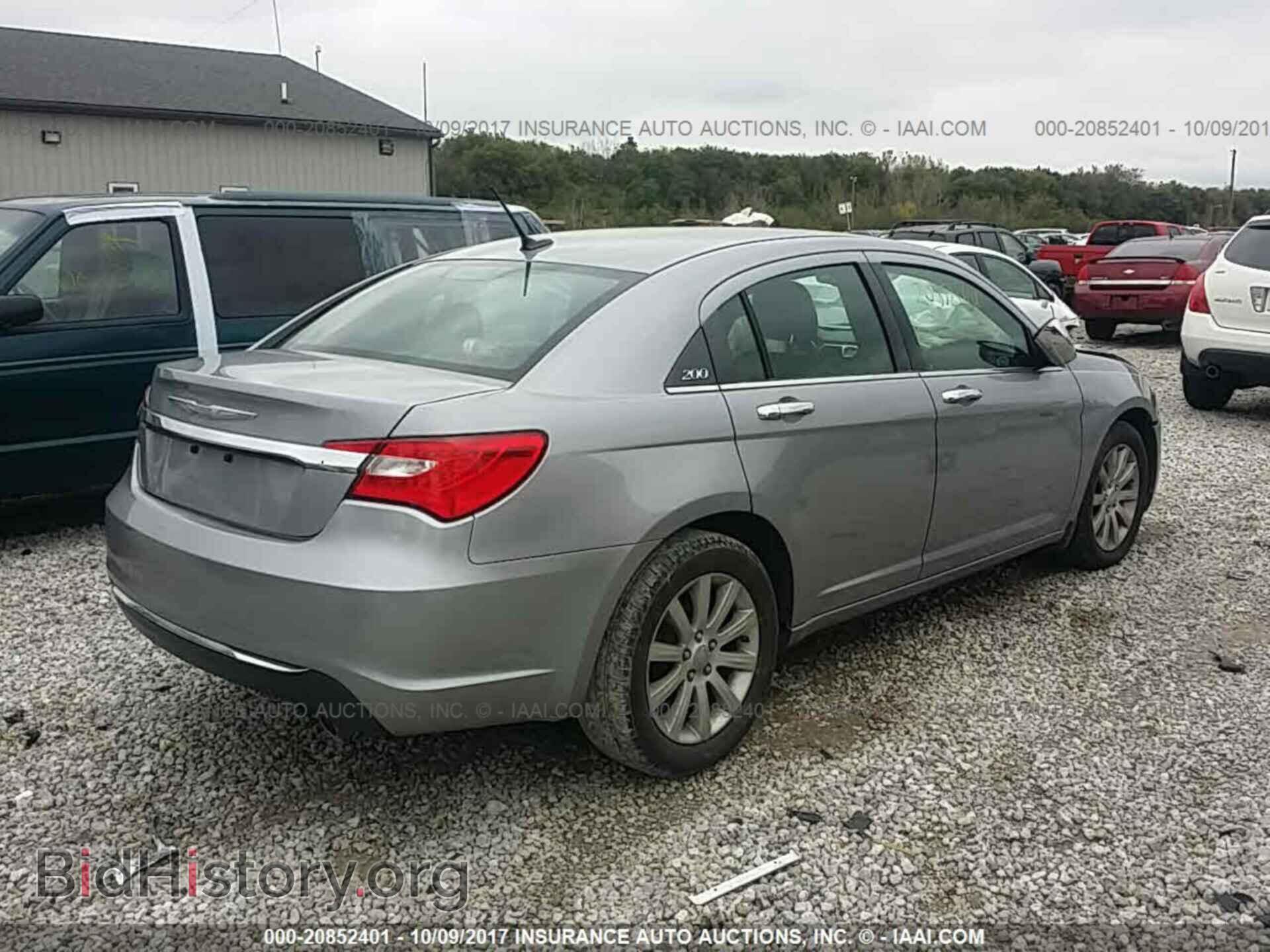 2013 Chrysler 200 - VIN: 1C3CCBCG2DN724262 - Photo 4