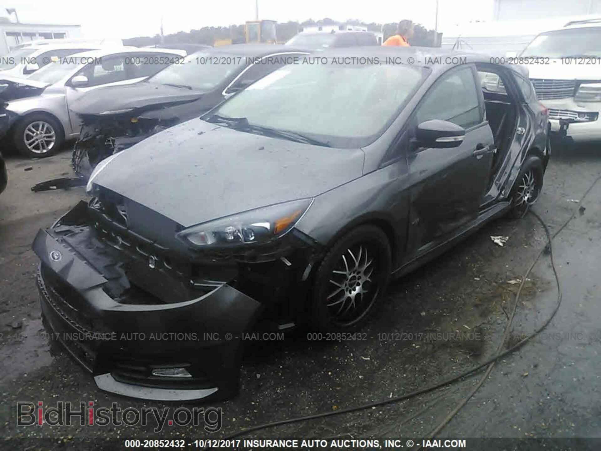 2016 Ford Focus - VIN: 1FADP3L93GL242448 - Photo 2