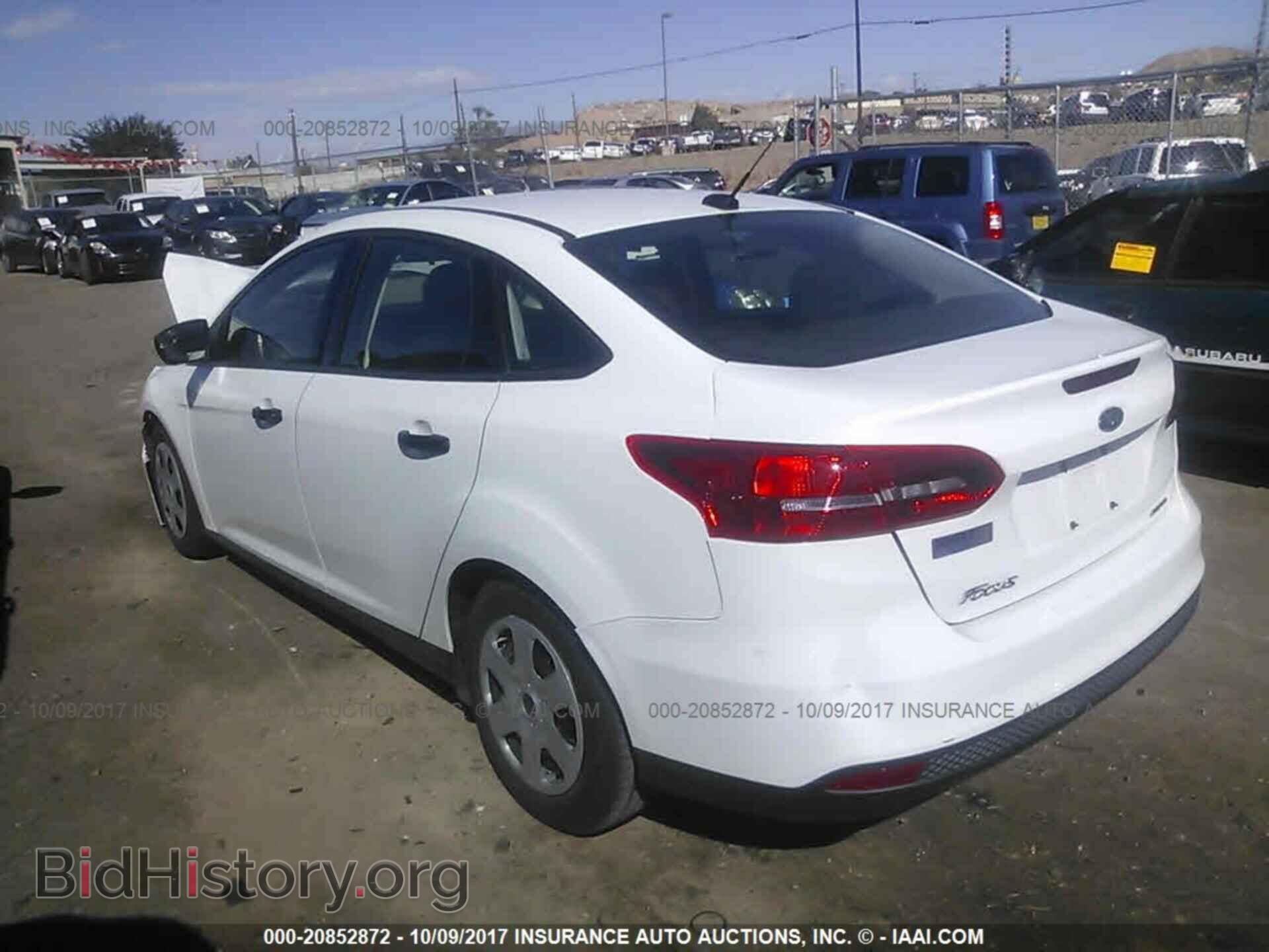 2016 Ford Focus - VIN: 1FADP3E2XGL398924 - Photo 3