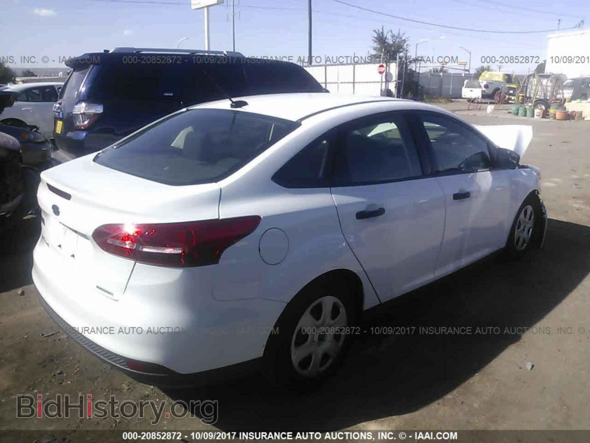 2016 Ford Focus - VIN: 1FADP3E2XGL398924 - Photo 4