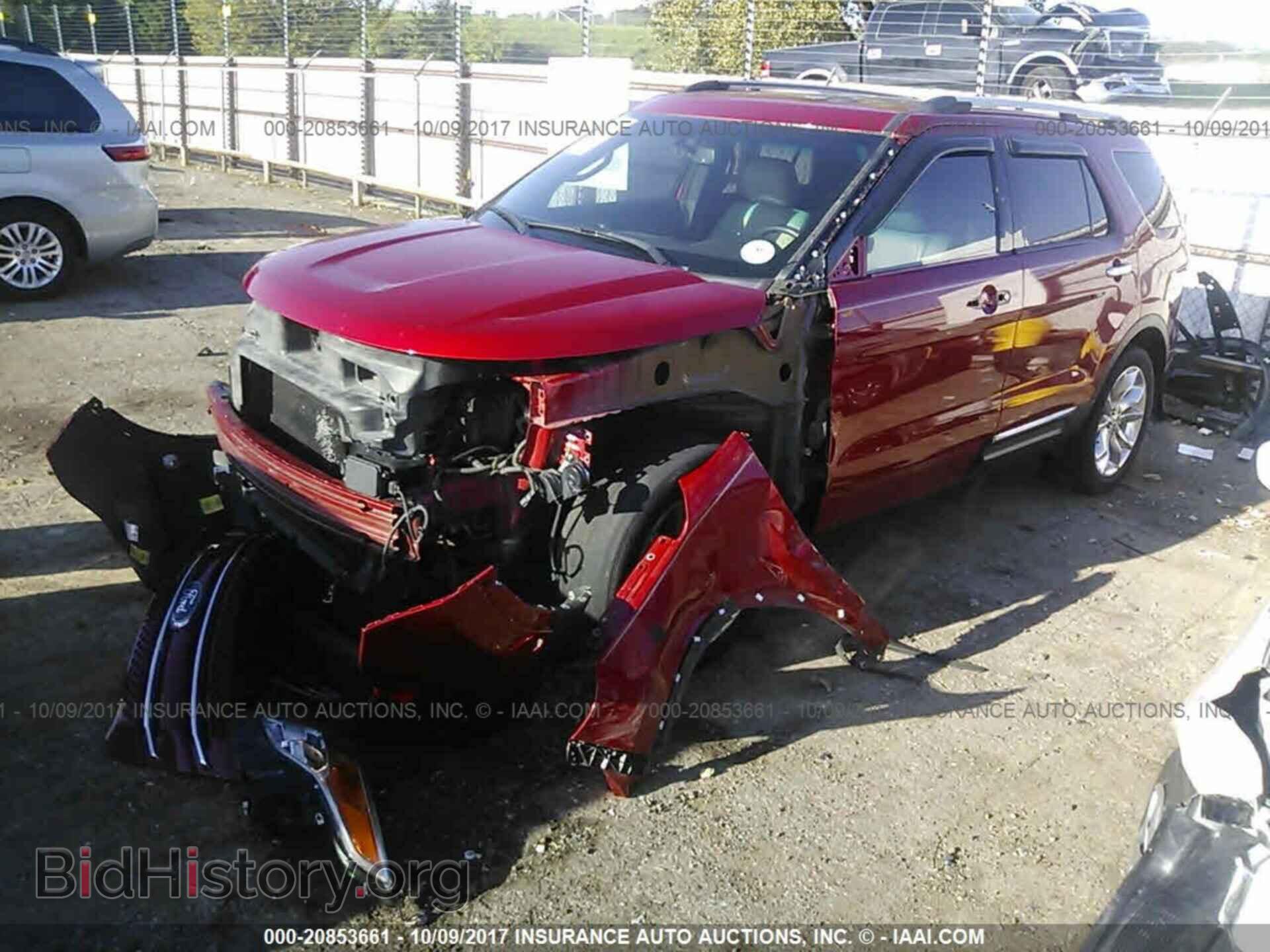 2011 Ford Explorer - VIN: 1FMHK7F82BGA64730 - Фото 2