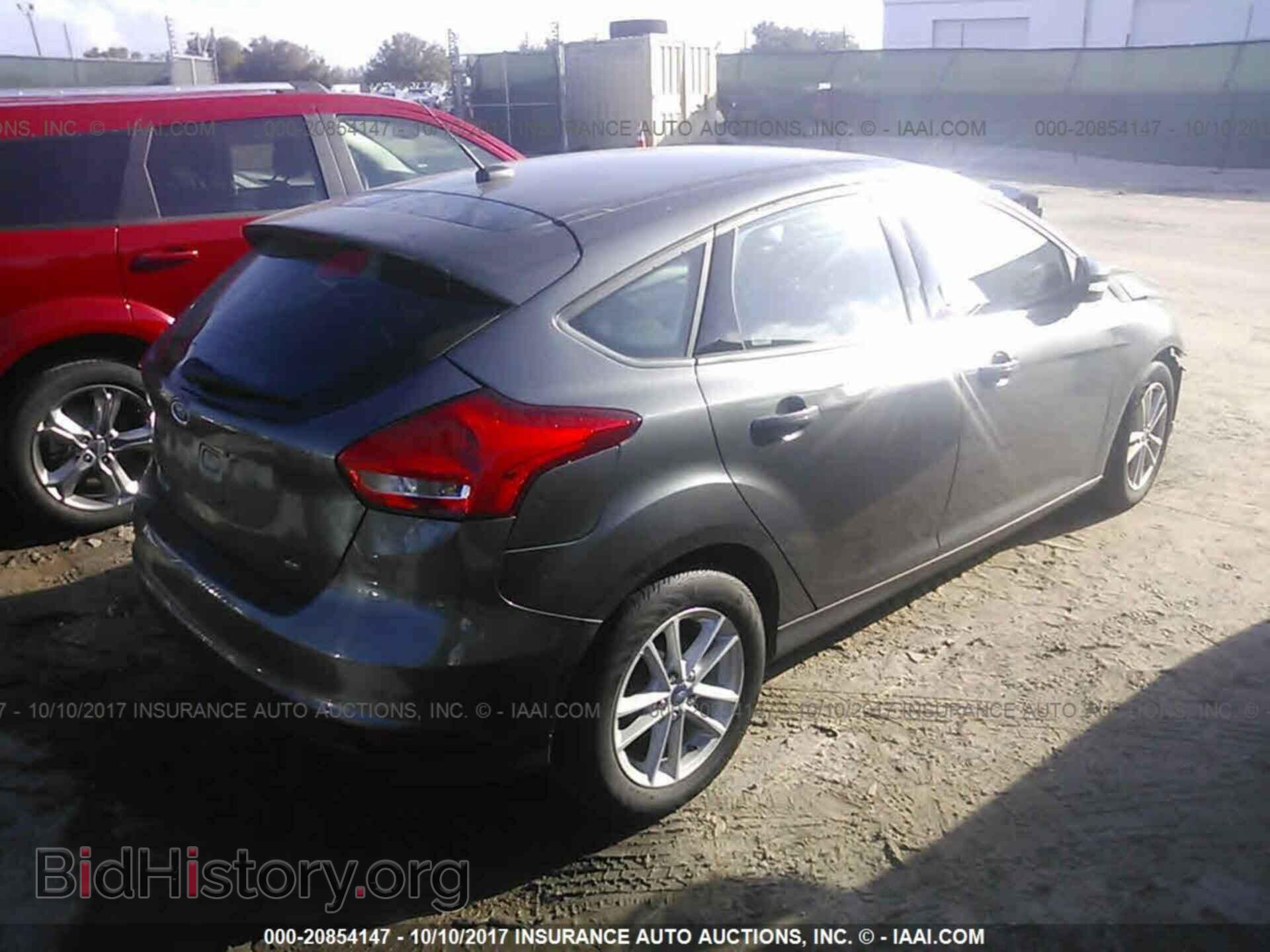 2017 Ford Focus - VIN: 1FADP3K22HL225906 - Photo 4
