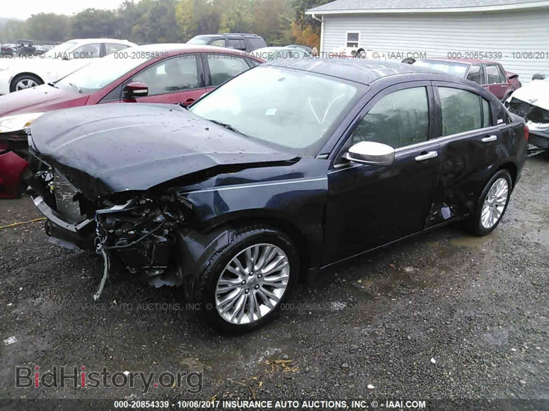 2011 Chrysler 200 - VIN: 1C3BC2FBXBN595325 - Фото 2