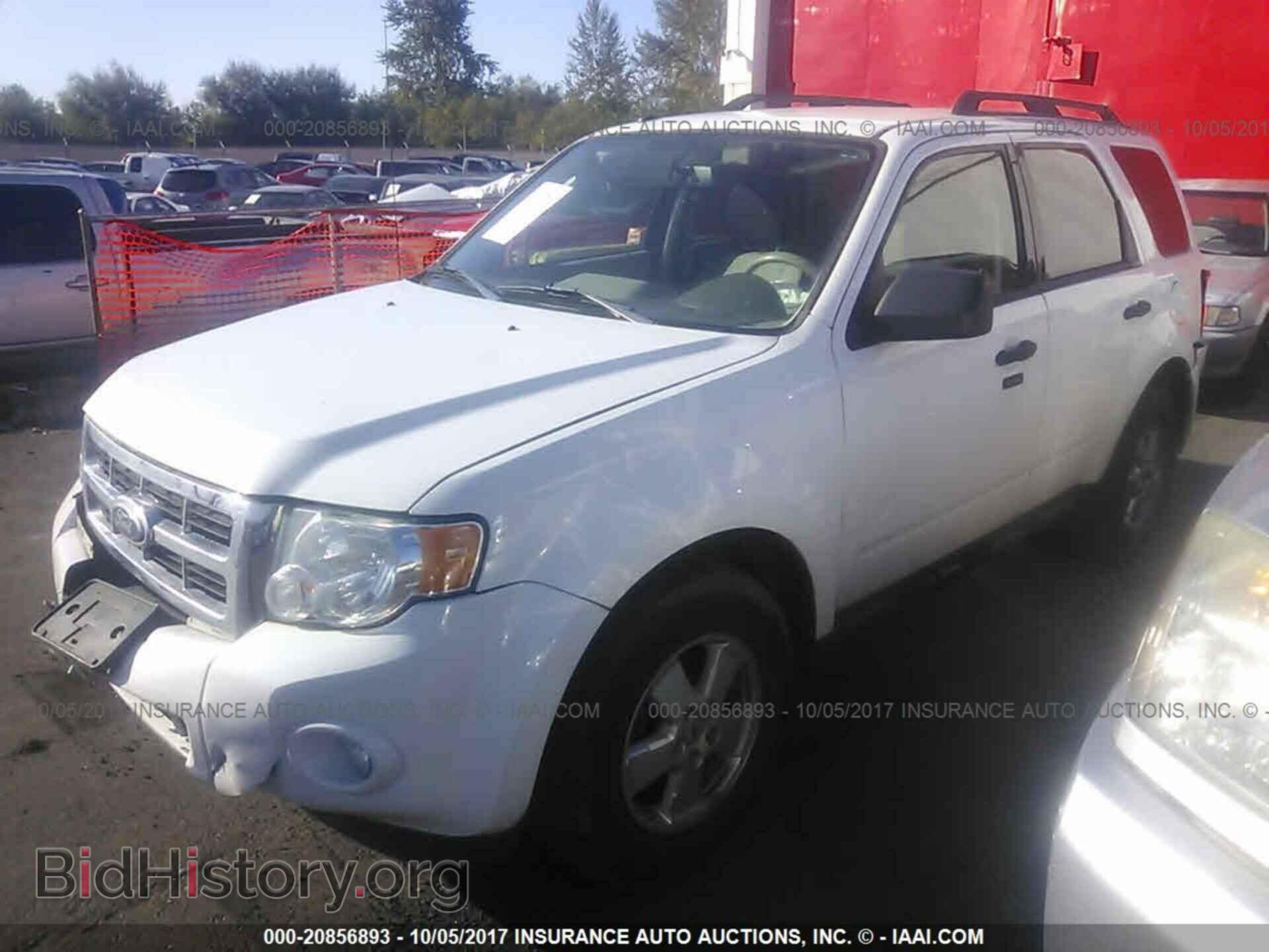 2011 Ford Escape - VIN: 1FMCU9D79BKB65738 - Фото 2
