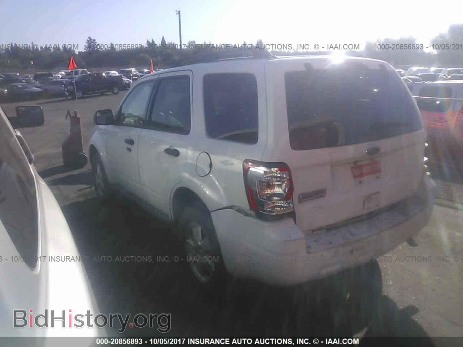 2011 Ford Escape - VIN: 1FMCU9D79BKB65738 - Фото 3
