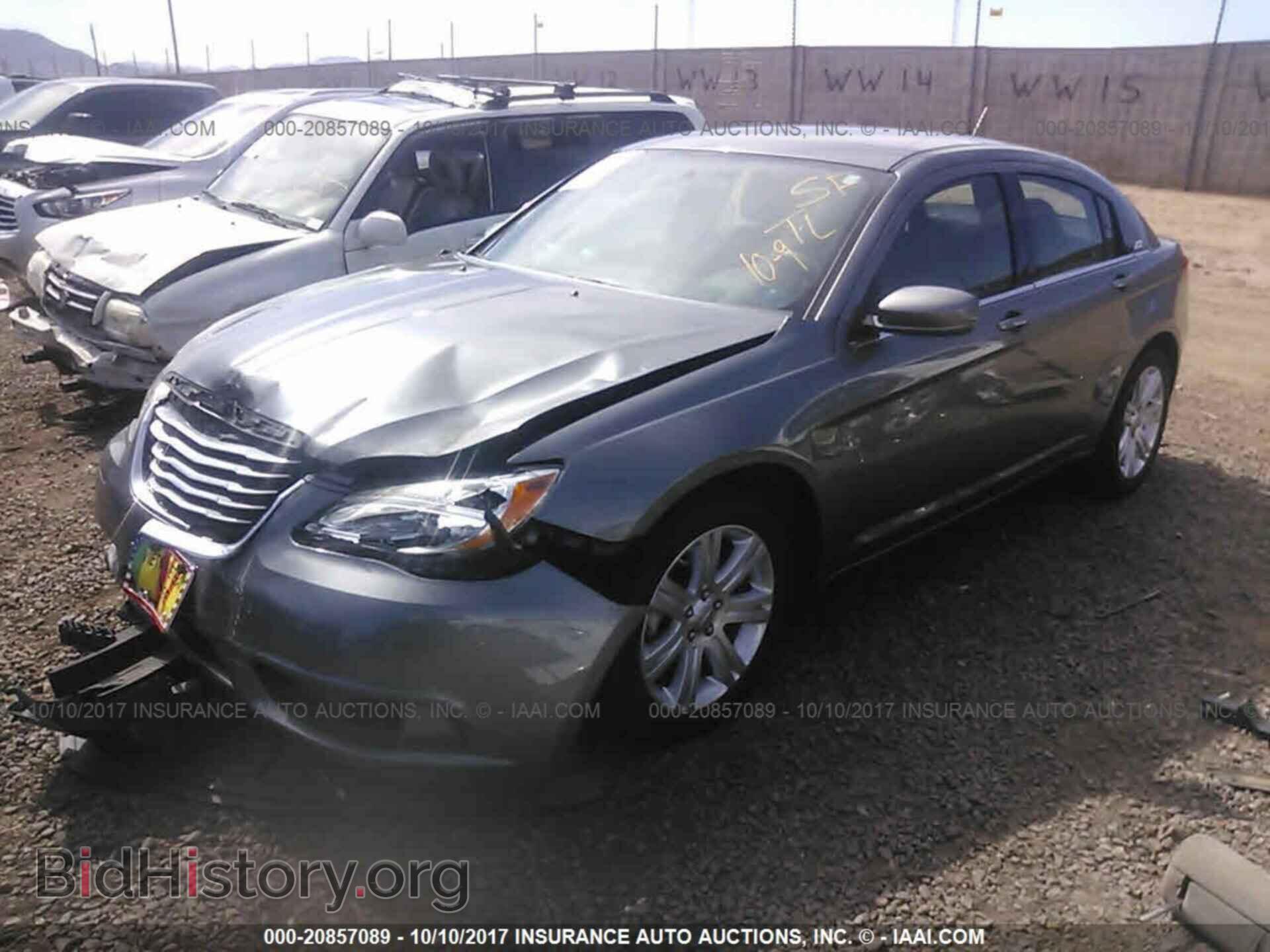 2013 Chrysler 200 - VIN: 1C3CCBAB2DN762758 - Фото 2
