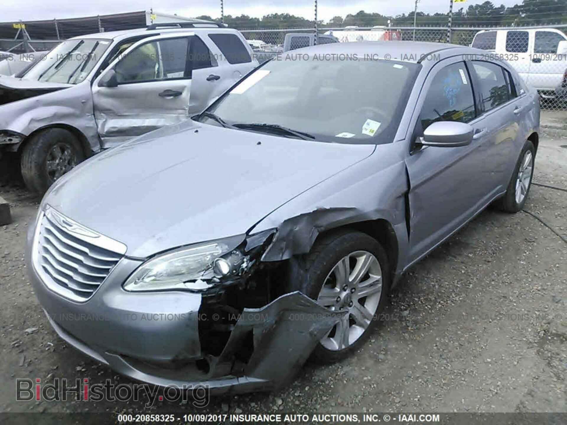 2013 Chrysler 200 - VIN: 1C3CCBAB3DN671384 - Photo 2