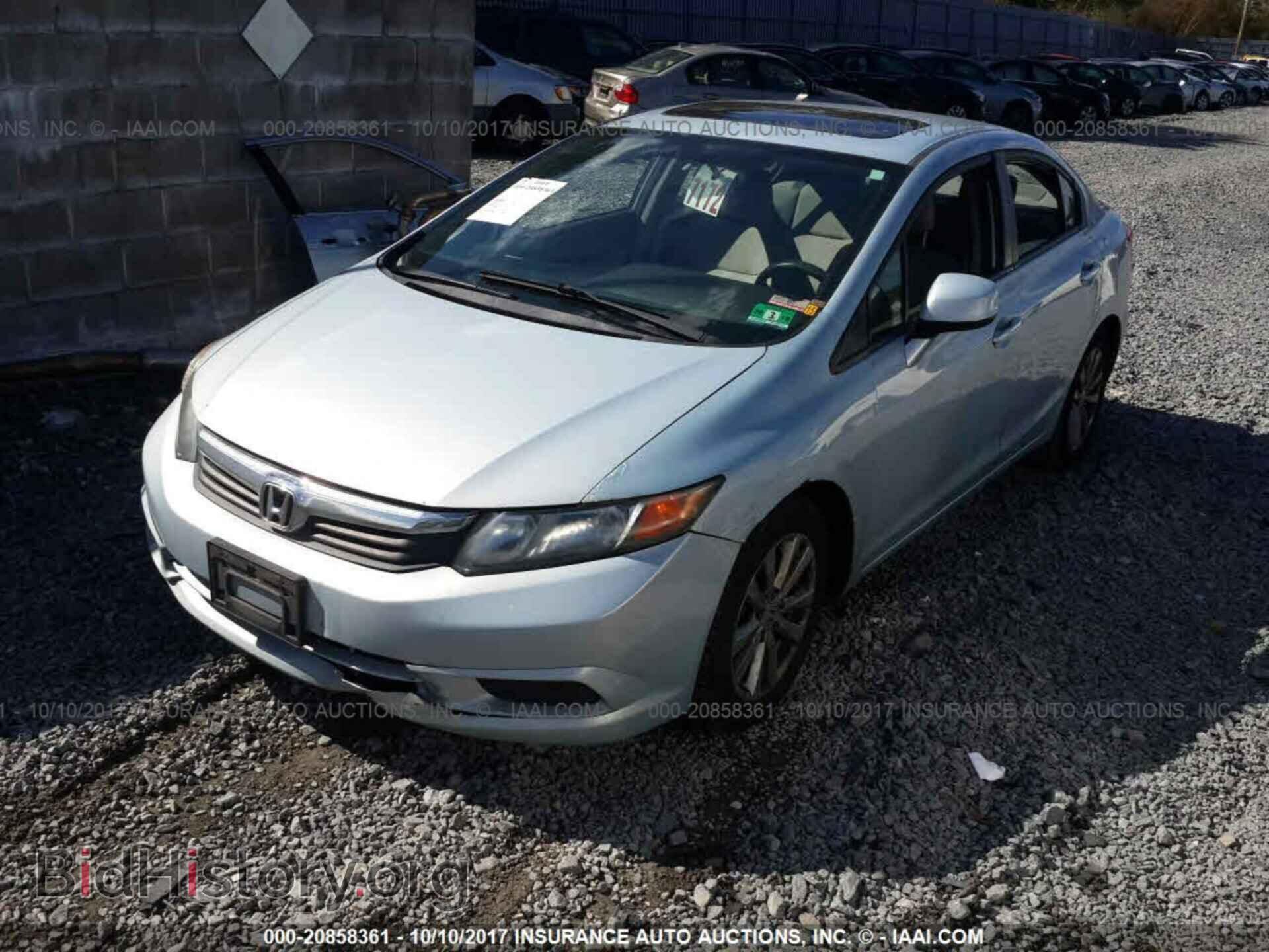2012 Honda Civic - VIN: 2HGFB2F89CH541305 - Photo 2