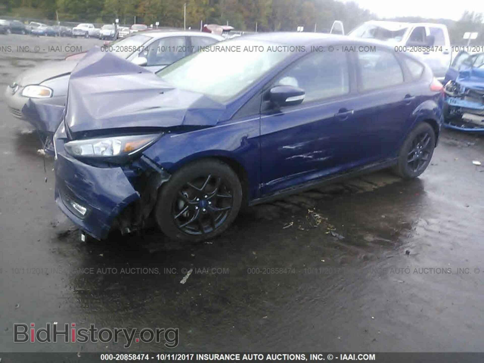 2016 Ford Focus - VIN: 1FADP3K25GL321821 - Photo 2