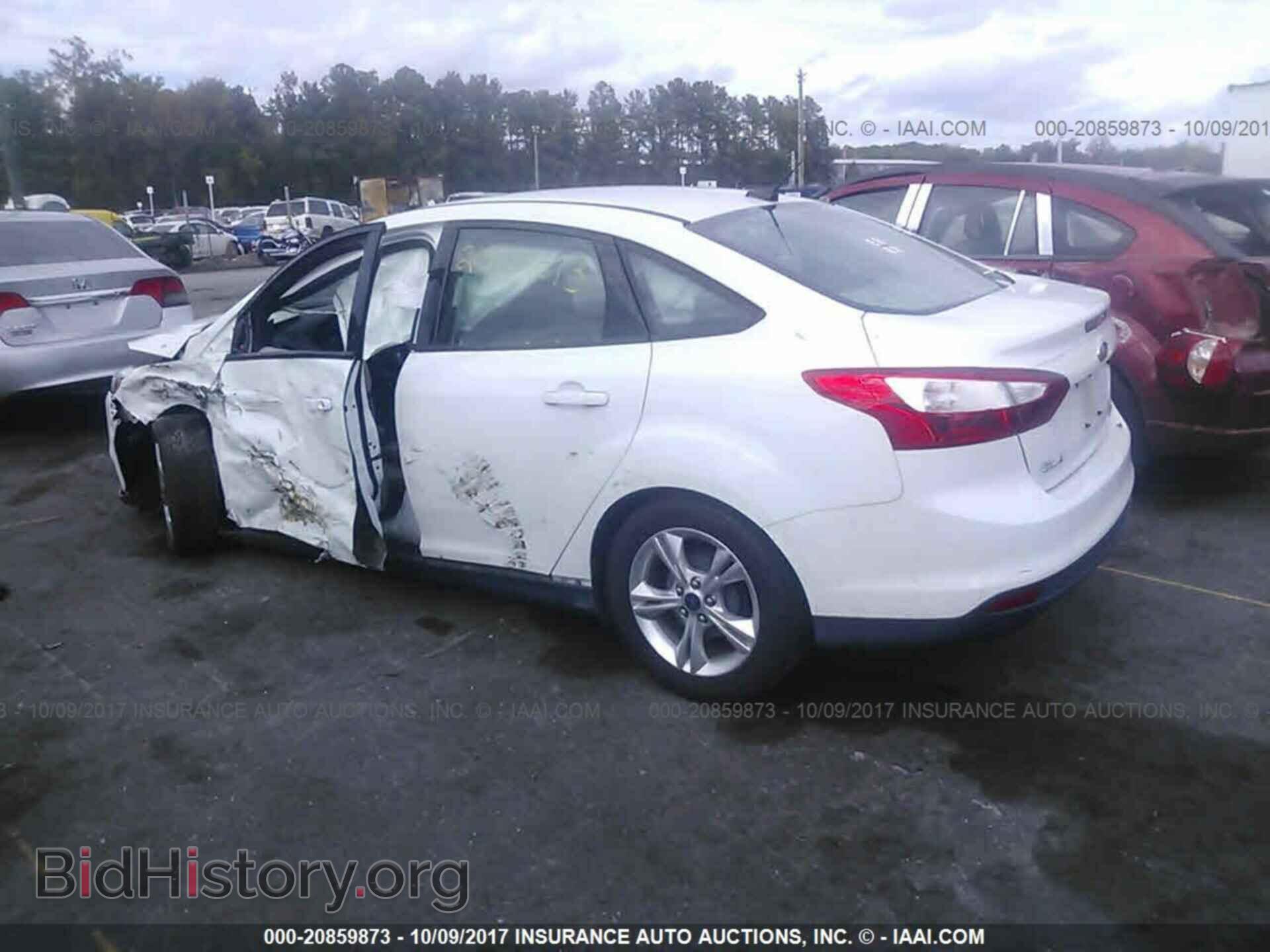 2014 Ford Focus - VIN: 1FADP3F22EL238662 - Photo 3
