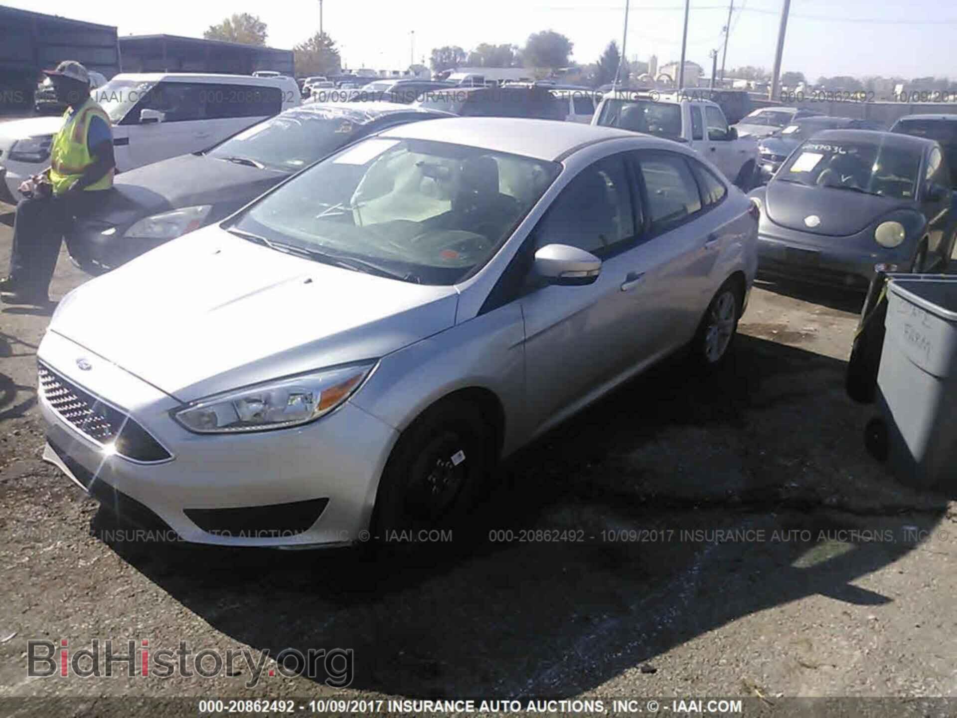 2015 Ford Focus - VIN: 1FADP3F2XFL240872 - Photo 2