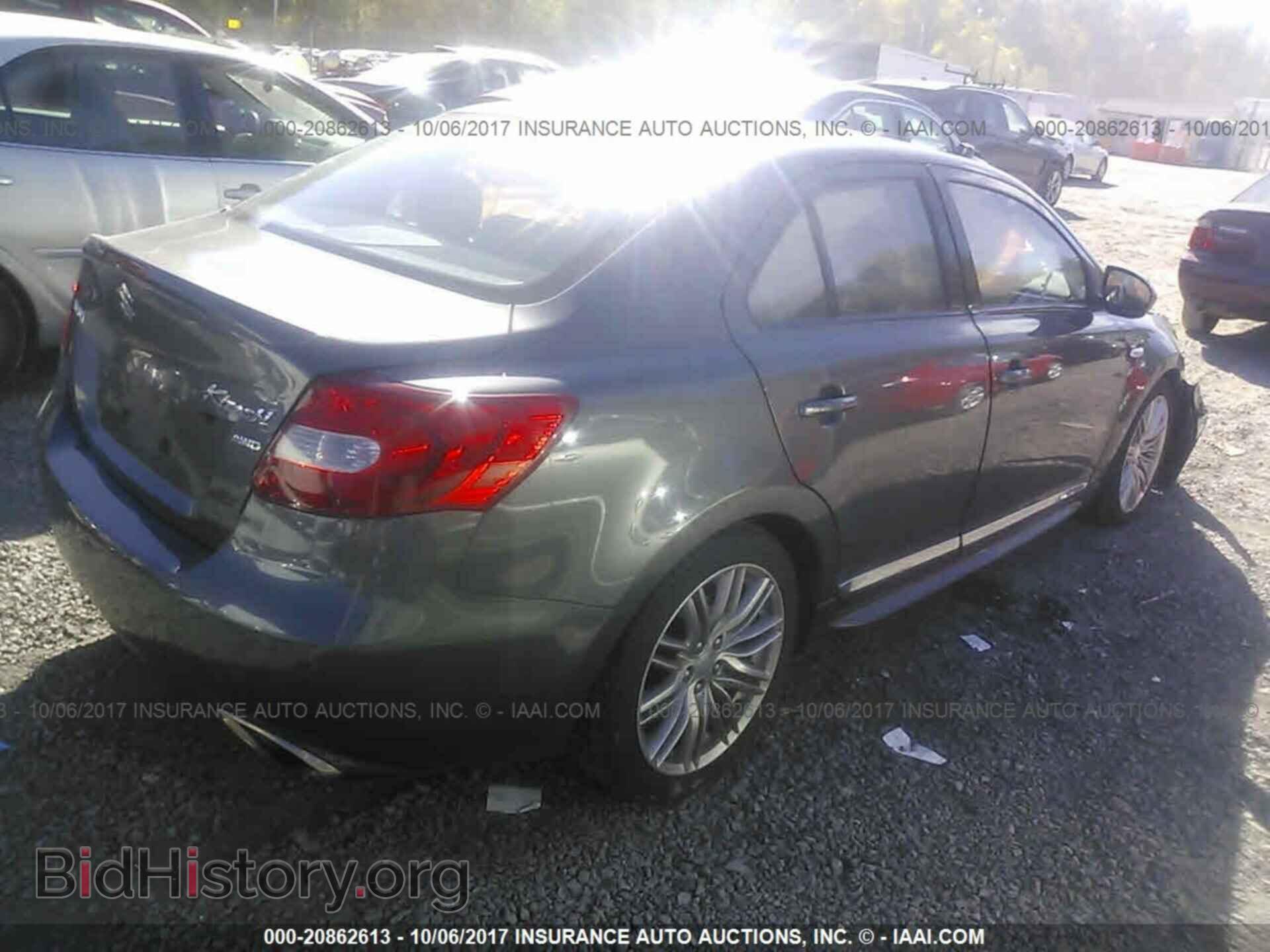 2012 Suzuki Kizashi - VIN: JS2RF9A89C6100104 - Photo 4
