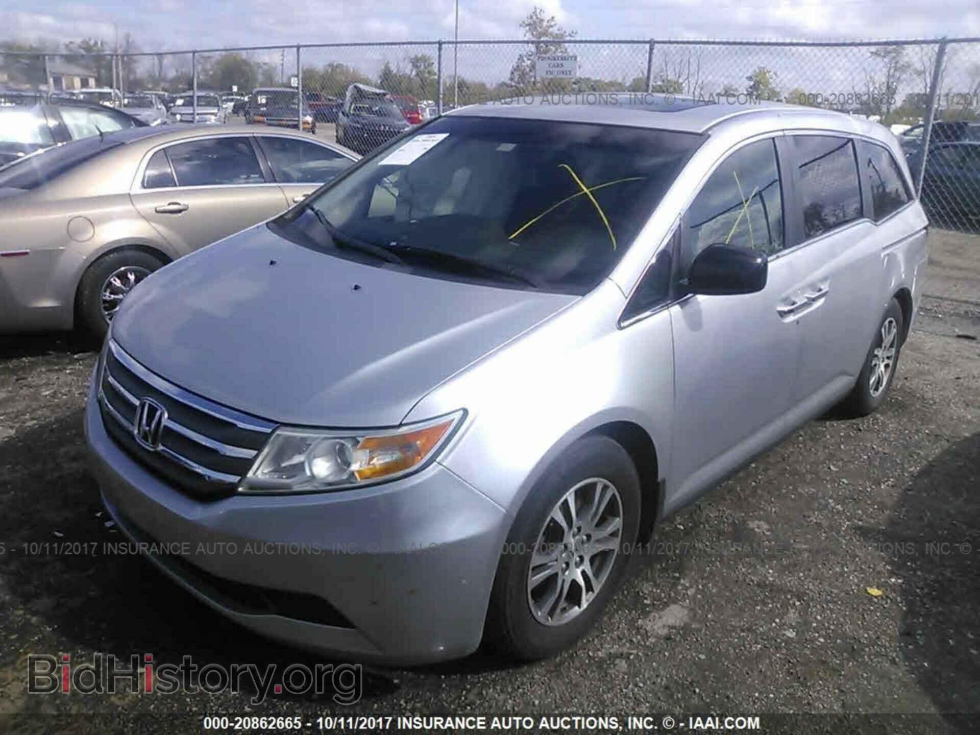 2011 Honda Odyssey - VIN: 5FNRL5H63BB048827 - Фото 2
