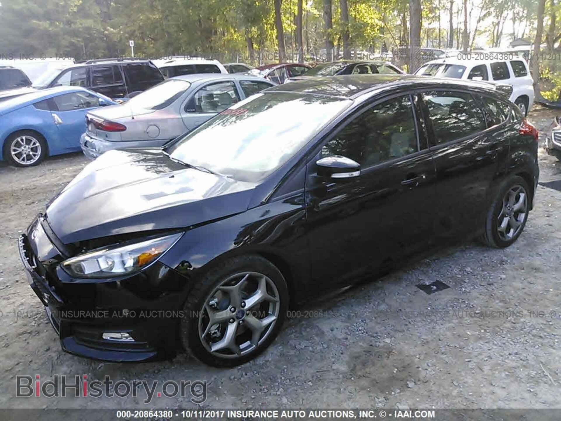 2017 Ford Focus - VIN: 1FADP3L95HL333920 - Photo 2