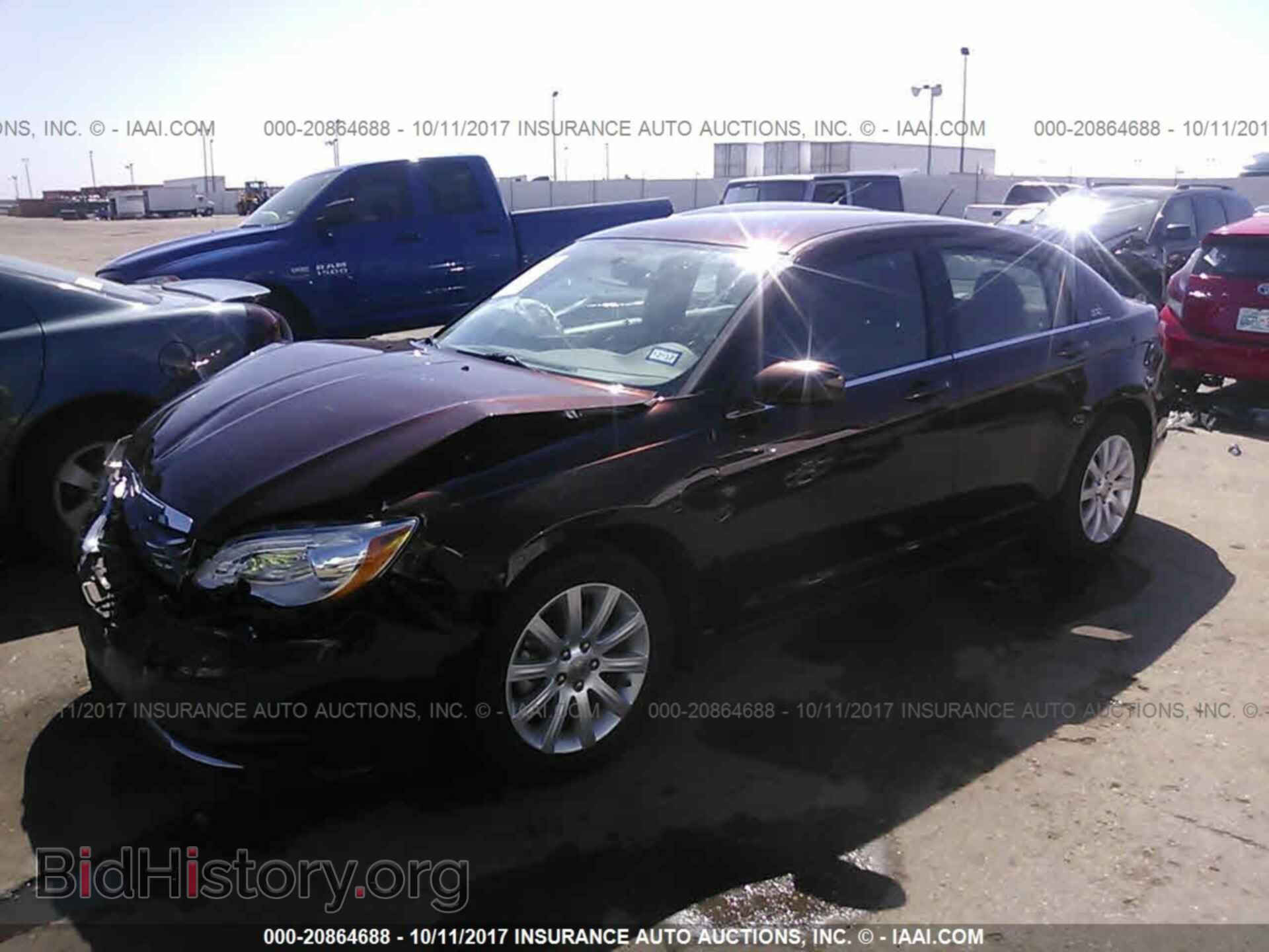 2013 Chrysler 200 - VIN: 1C3CCBBB4DN598489 - Фото 2