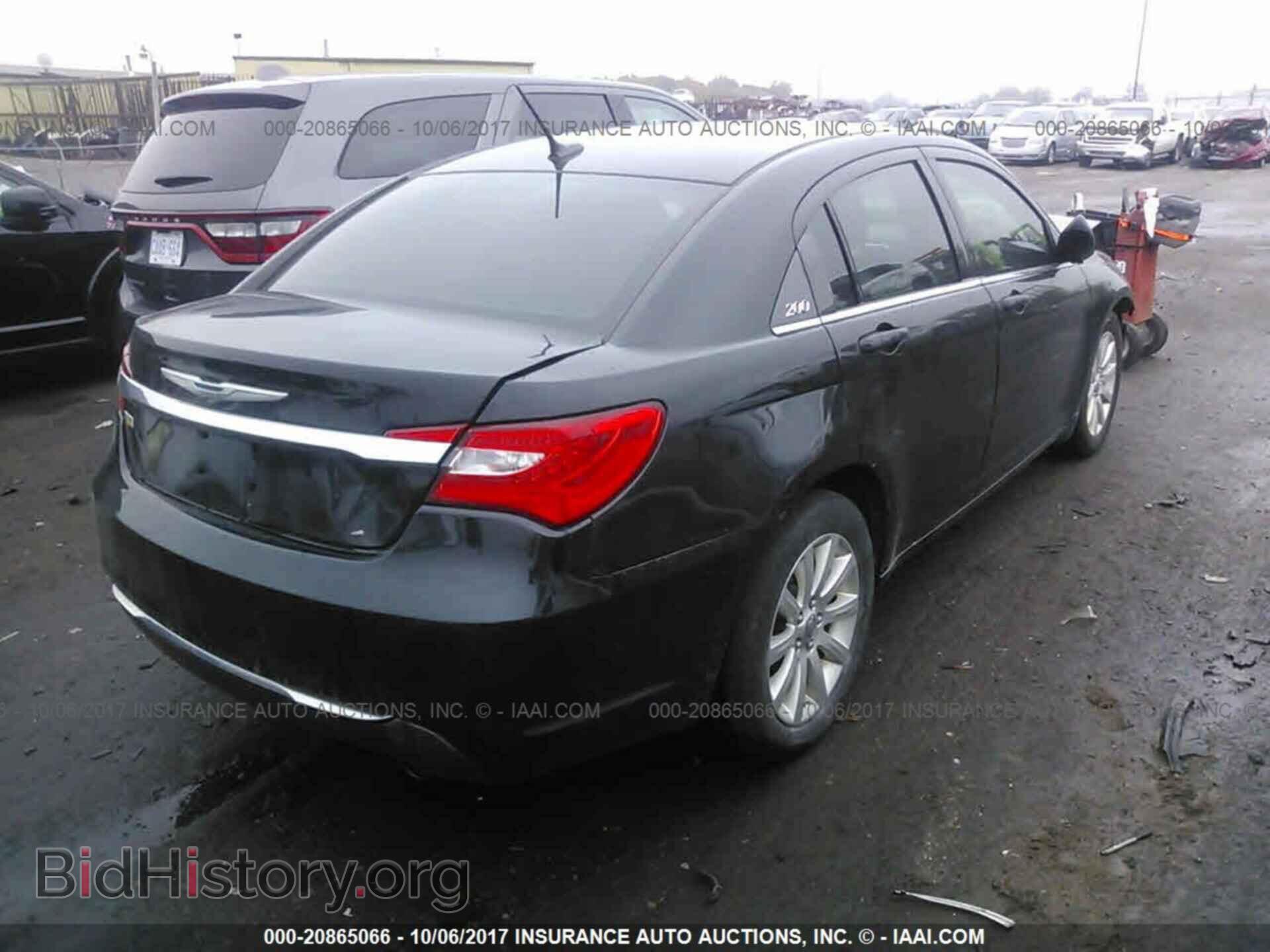 2014 Chrysler 200 - VIN: 1C3CCBBG4EN114883 - Photo 4