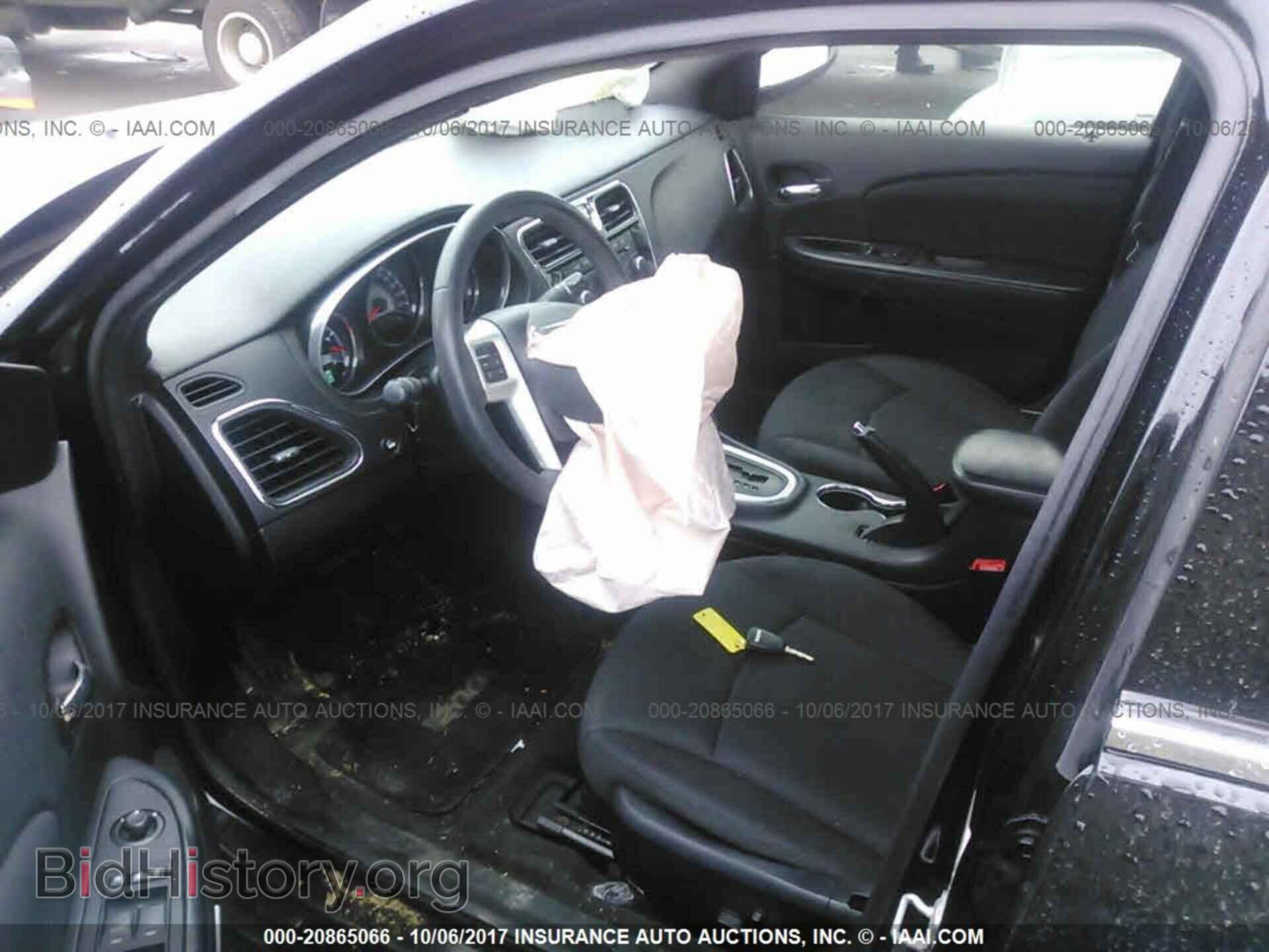 2014 Chrysler 200 - VIN: 1C3CCBBG4EN114883 - Photo 5