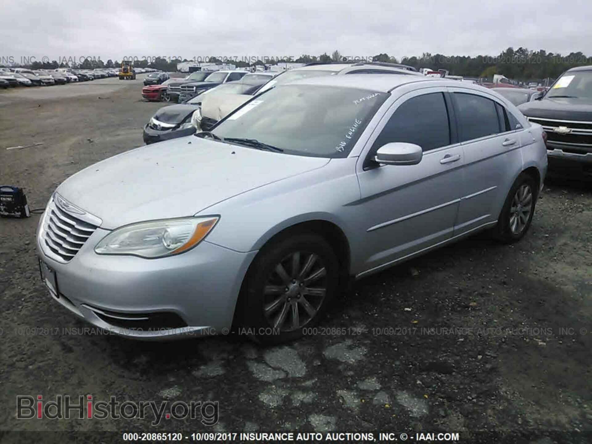 2011 Chrysler 200 - VIN: 1C3BC1FG2BN538770 - Photo 2
