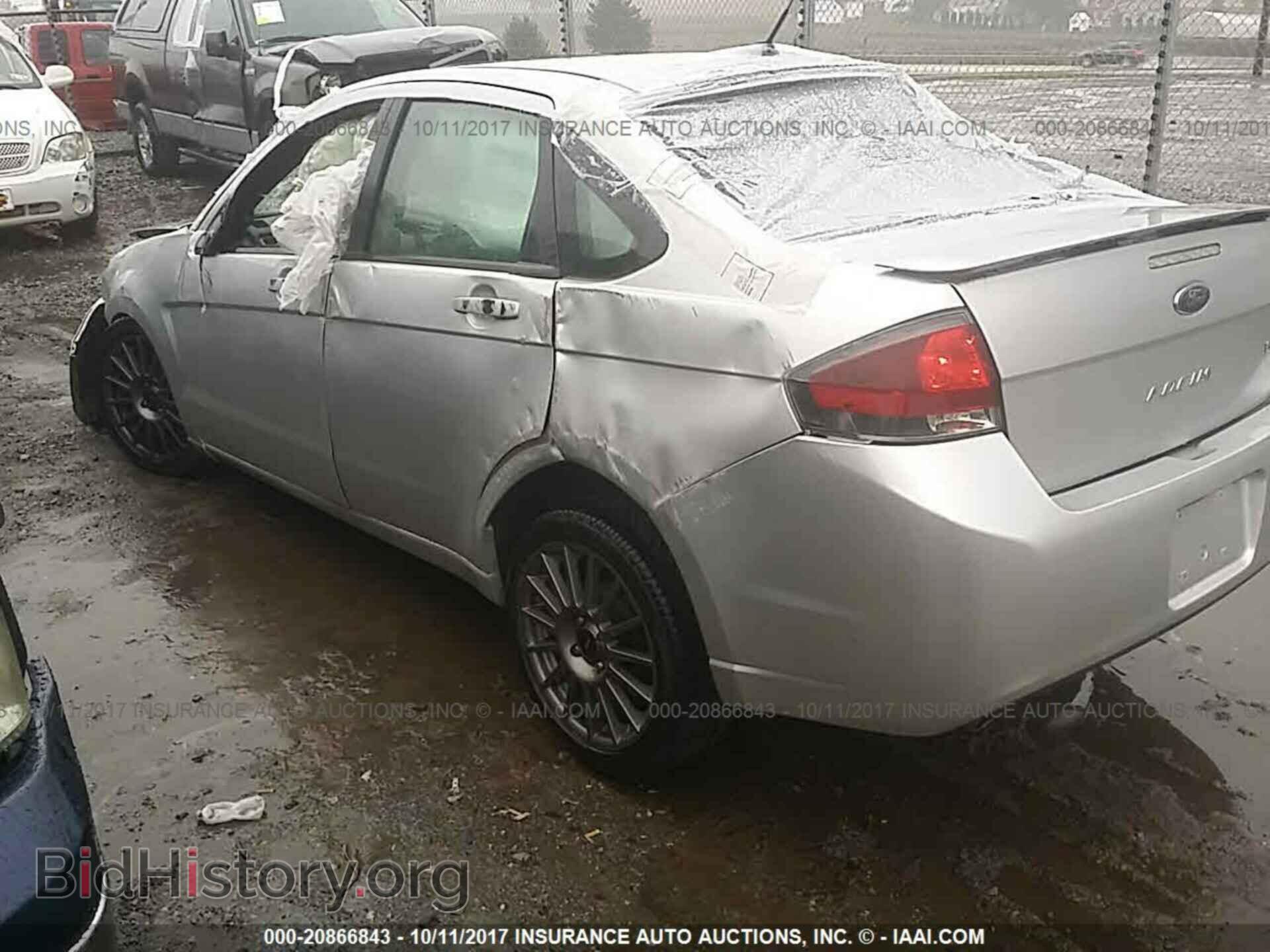 2011 Ford Focus - VIN: 1FAHP3GN4BW107964 - Photo 3