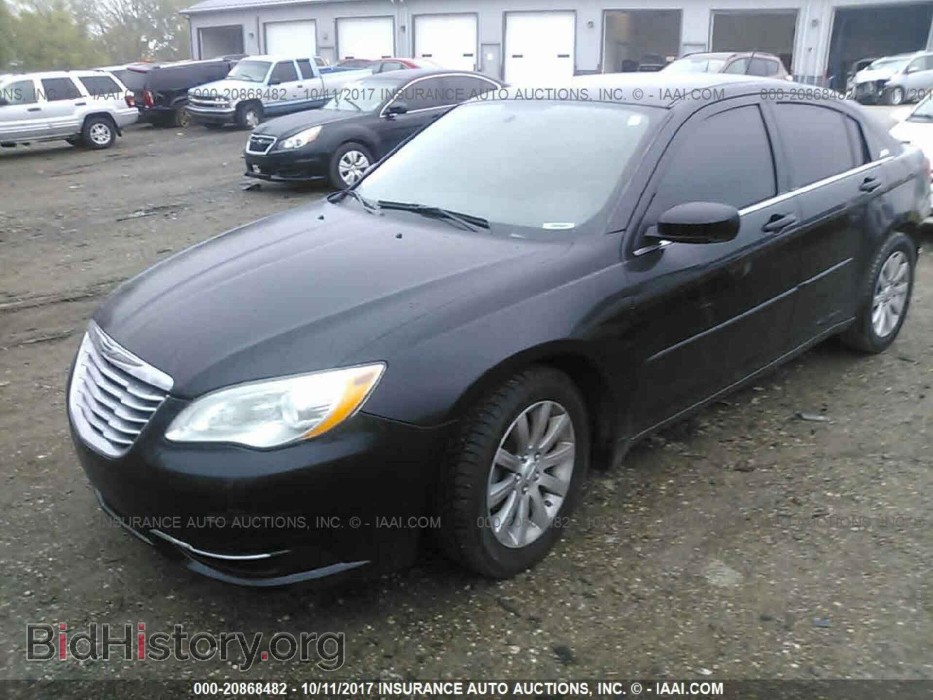 2013 Chrysler 200 - VIN: 1C3CCBBB3DN732697 - Фото 2