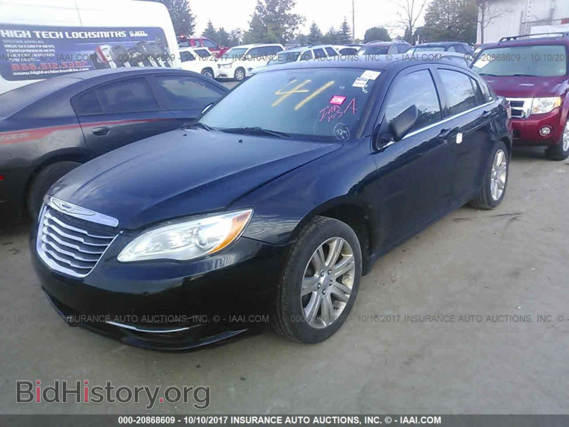 2012 Chrysler 200 - VIN: 1C3CCBBB9CN180945 - Фото 2