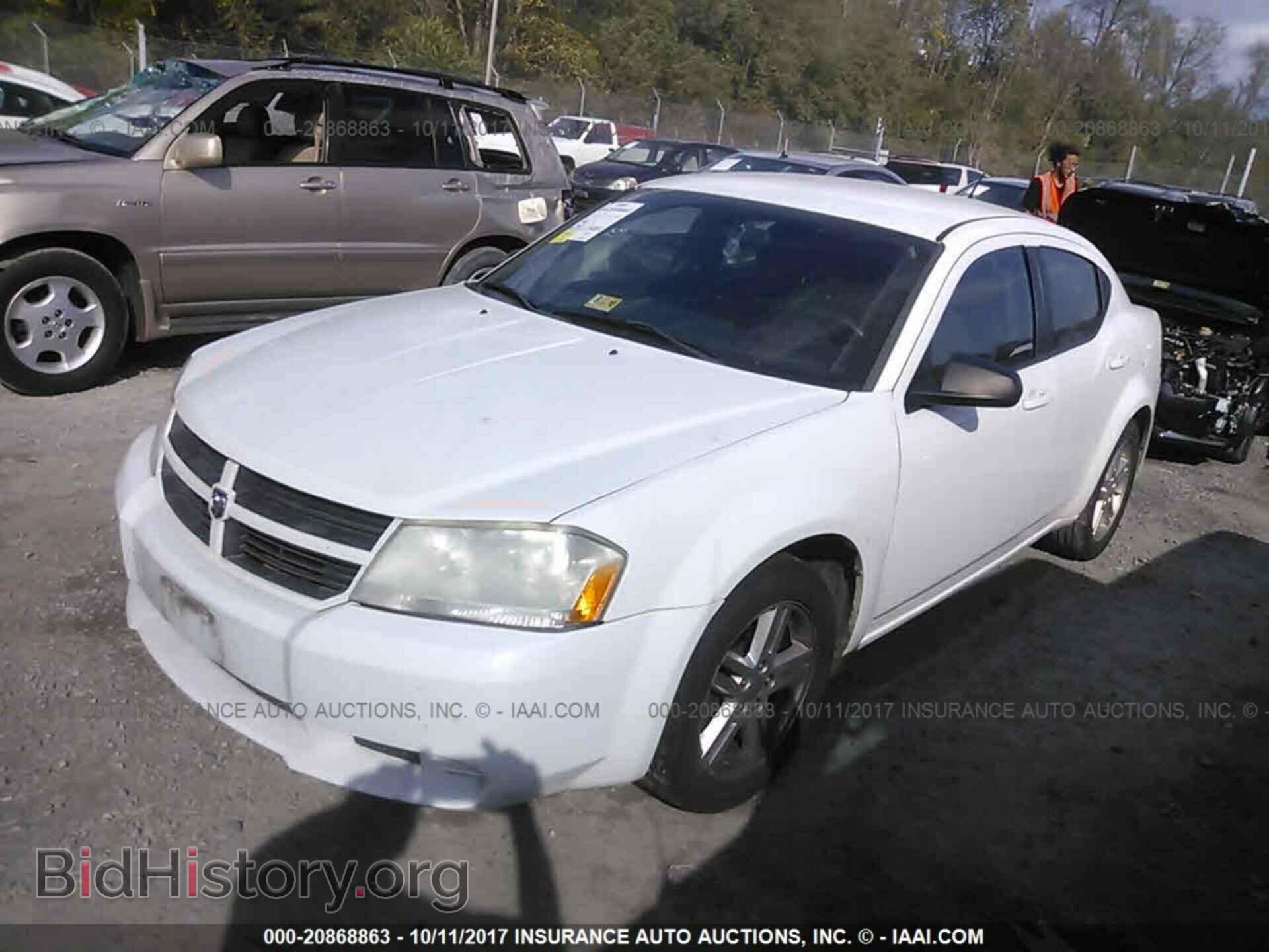 2011 Dodge Avenger - VIN: 1B3BD1FB7BN561704 - Фото 2