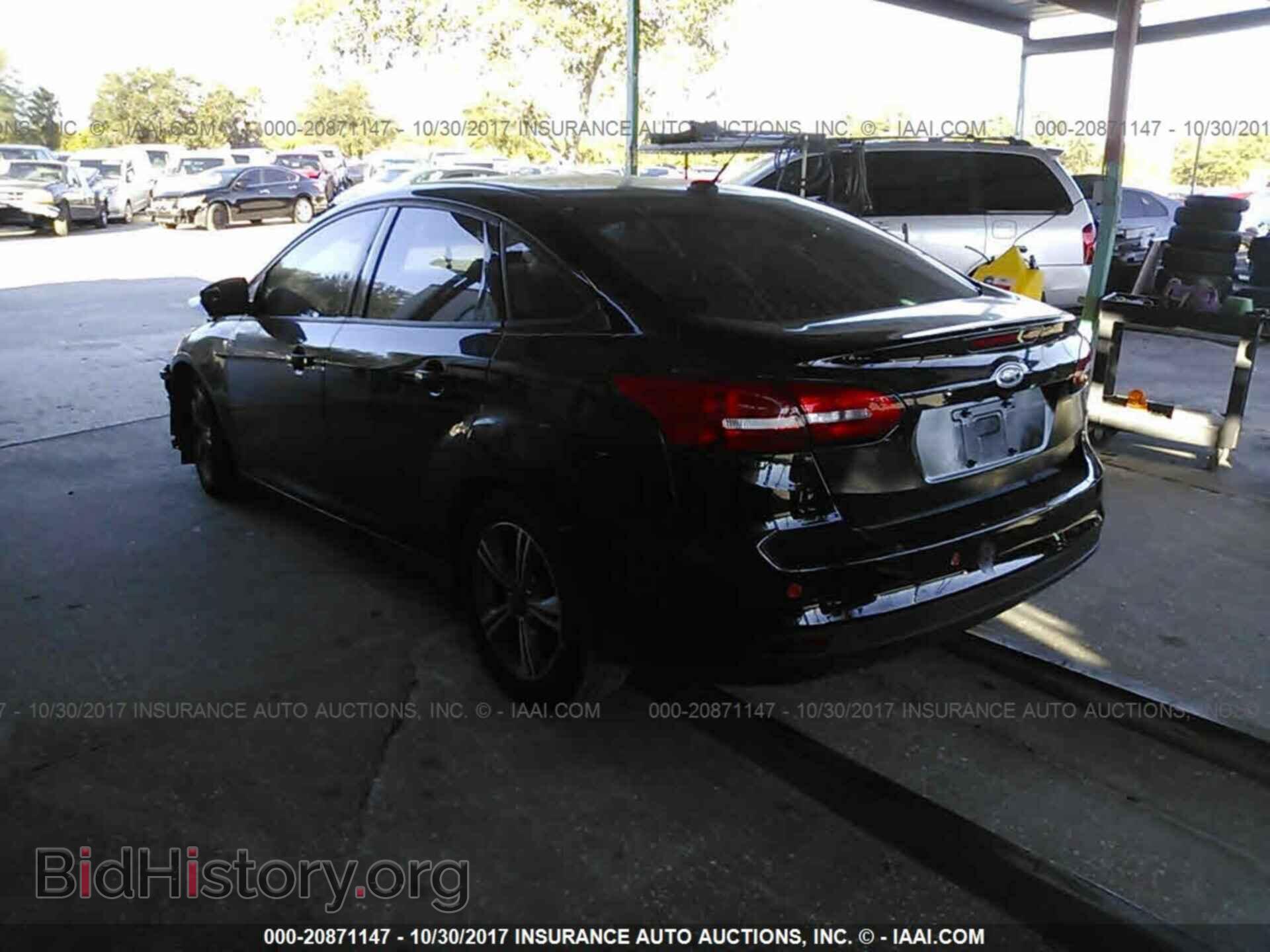 2016 Ford Focus - VIN: 1FADP3FE4GL298553 - Photo 3