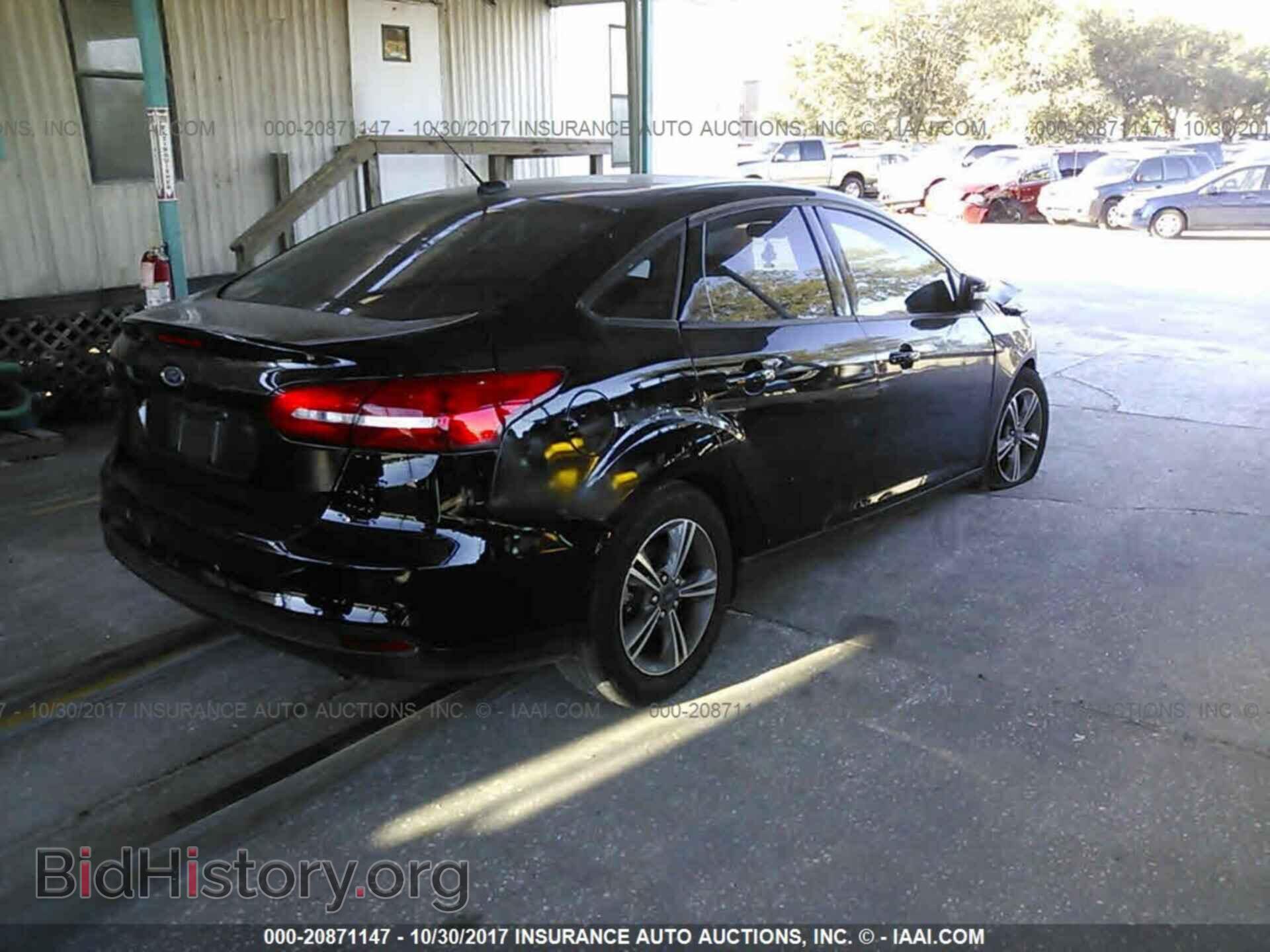 2016 Ford Focus - VIN: 1FADP3FE4GL298553 - Photo 4