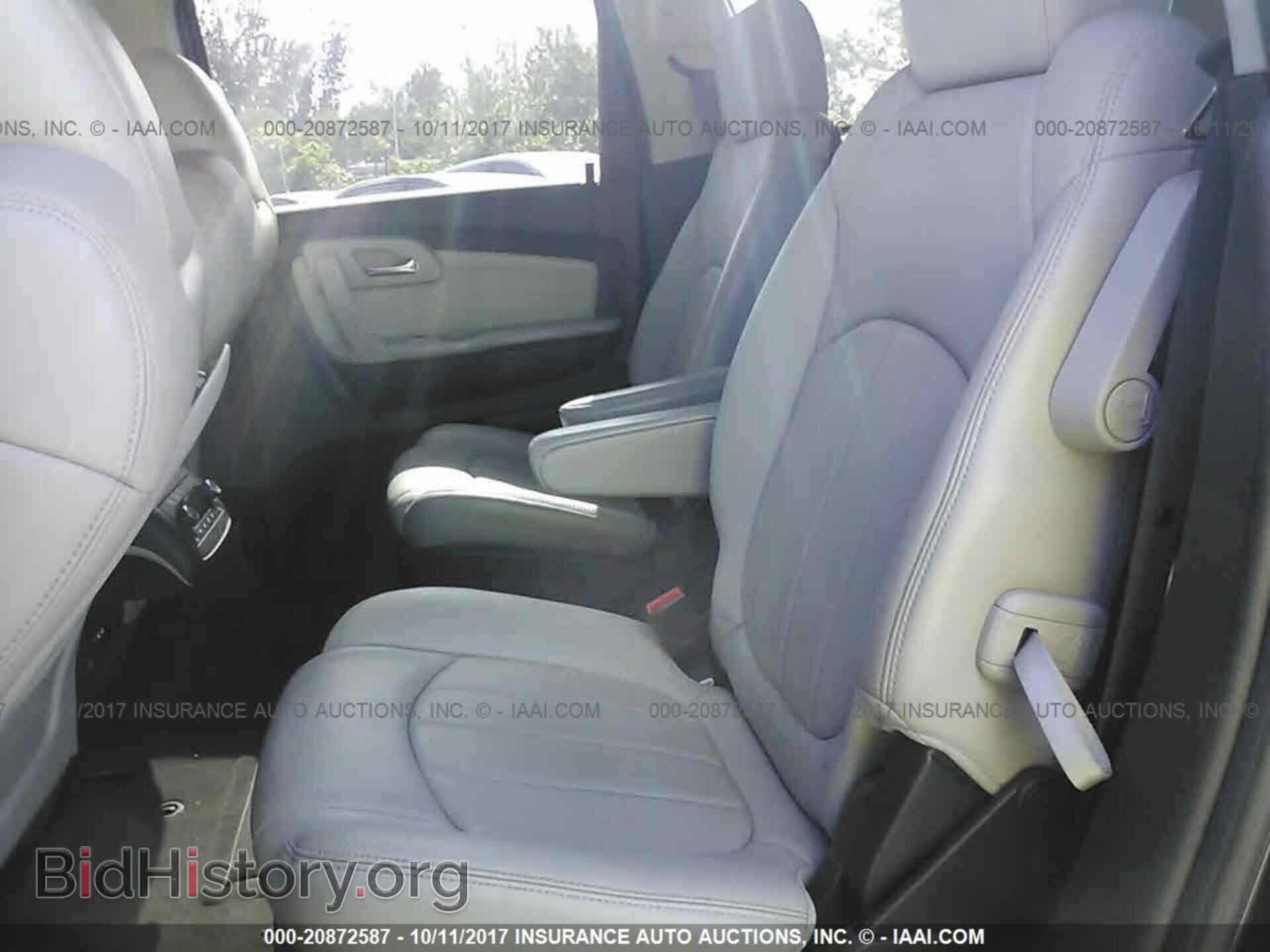 2011 Chevrolet Traverse - VIN: 1GNKVLED1BJ224941 - Photo 8