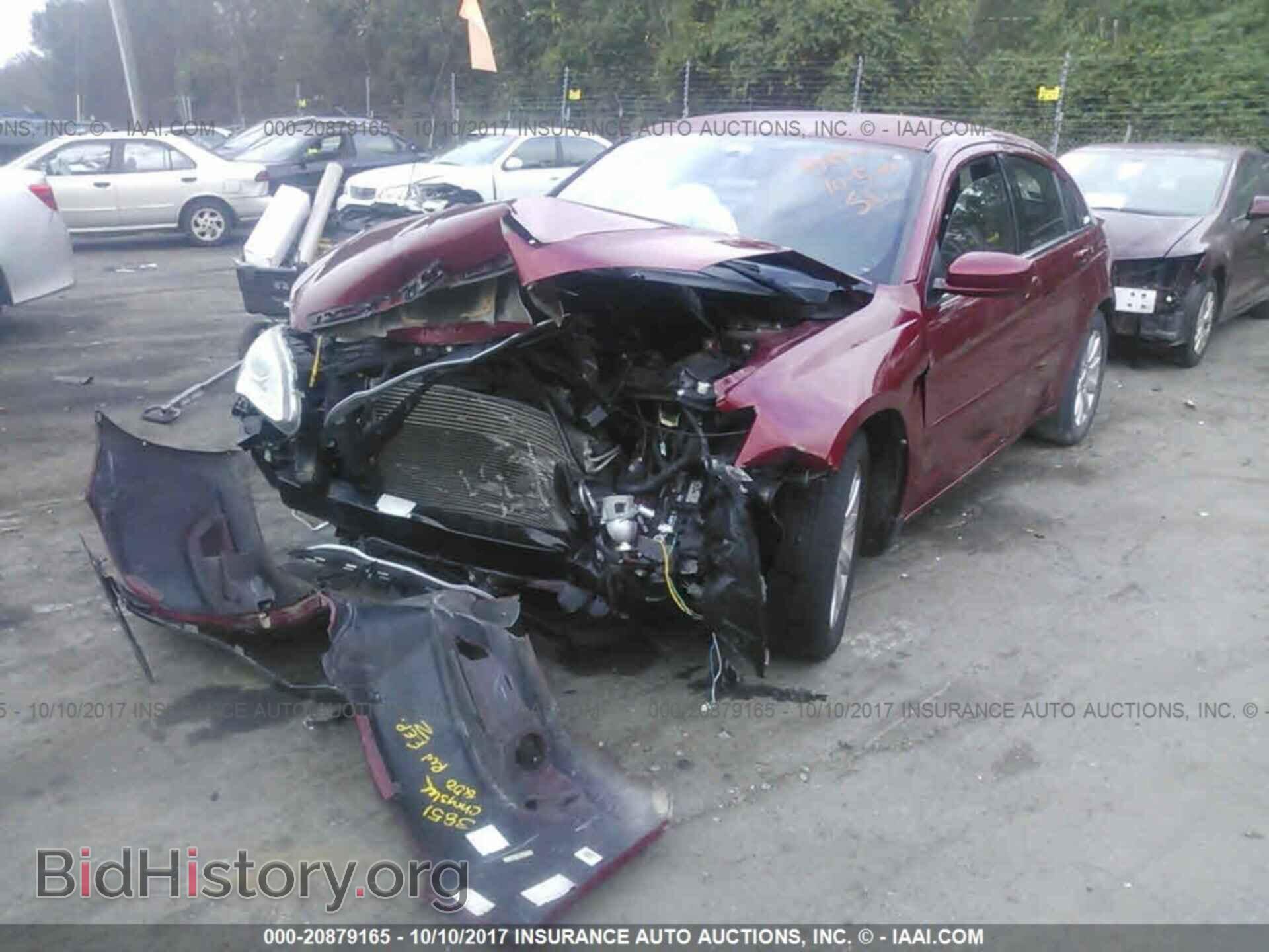 2013 Chrysler 200 - VIN: 1C3CCBBBXDN732924 - Photo 2