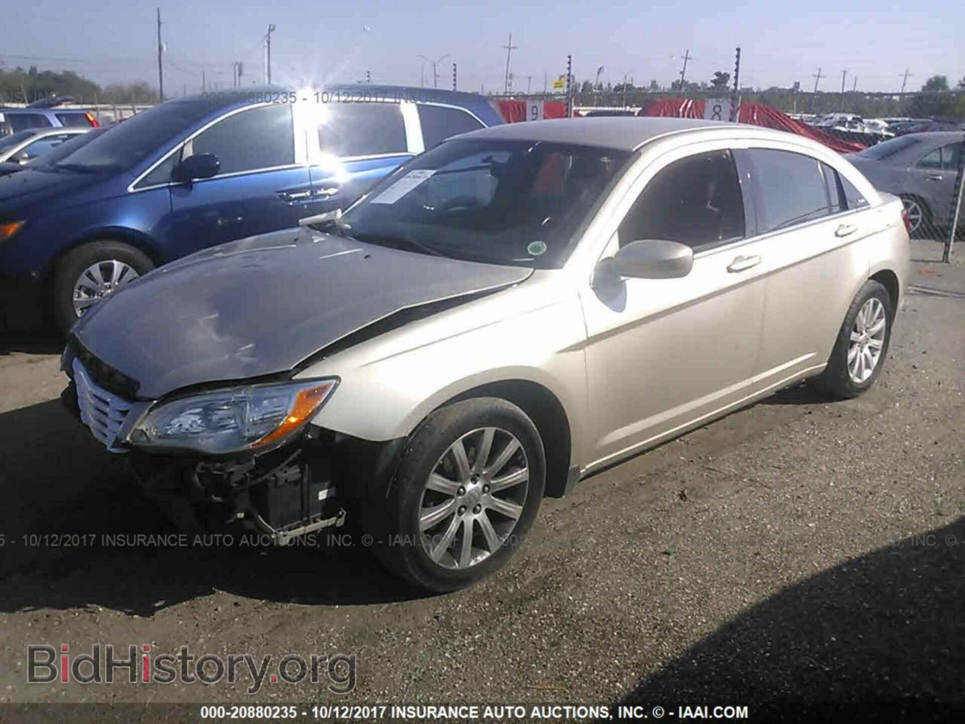 2013 Chrysler 200 - VIN: 1C3CCBBG3DN703325 - Photo 2