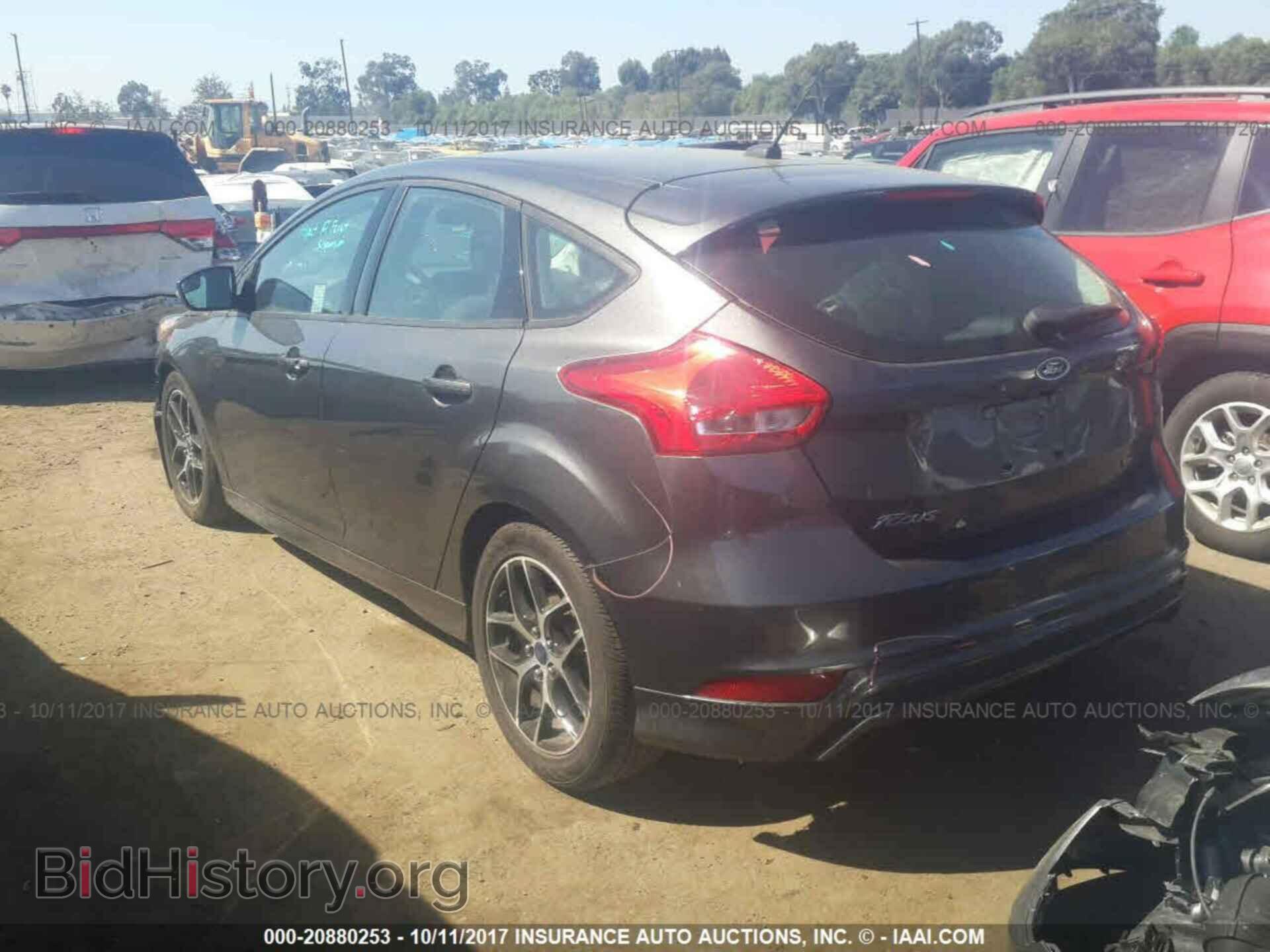 2016 Ford Focus - VIN: 1FADP3K26GL221288 - Фото 3