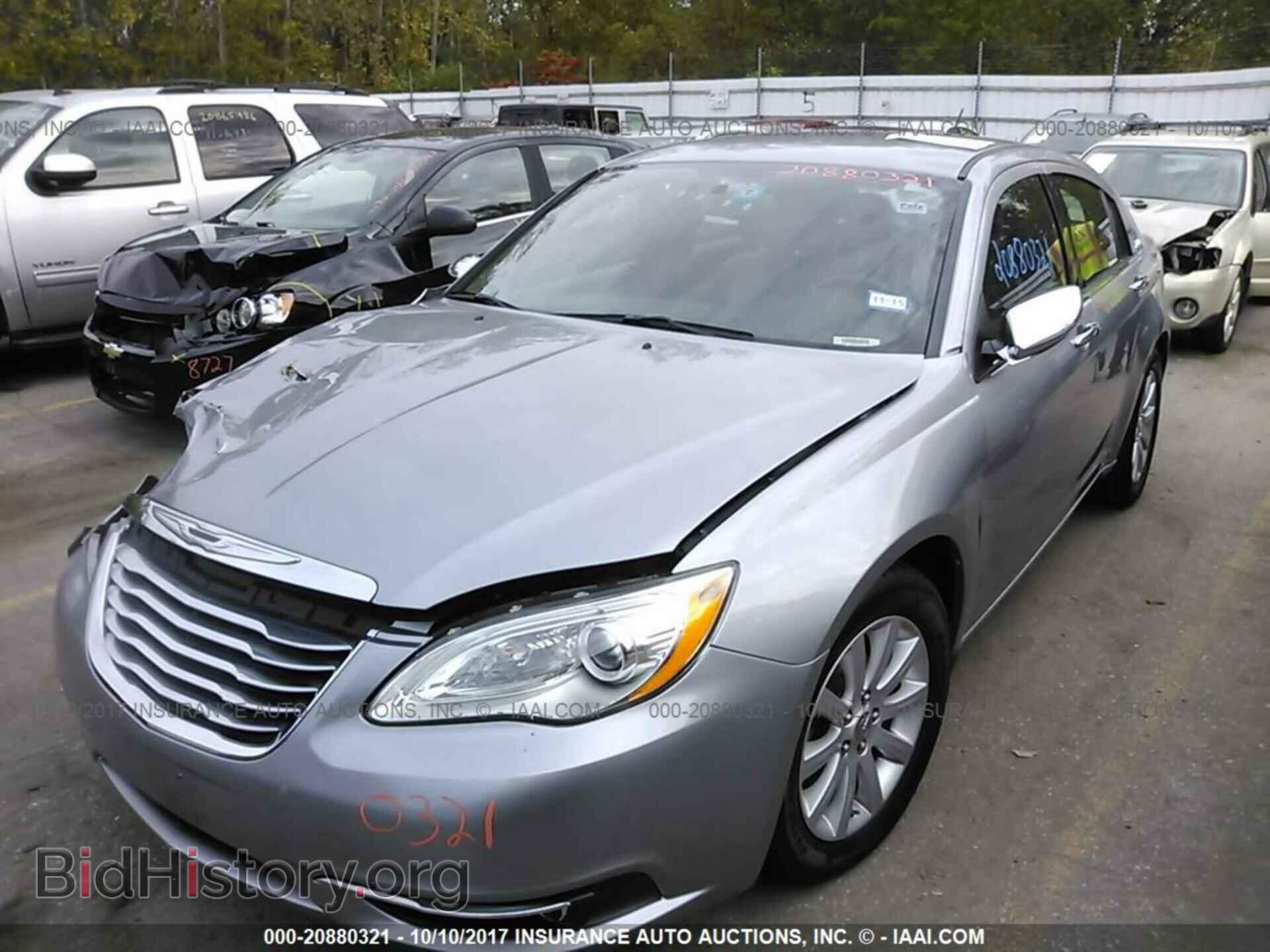 2013 Chrysler 200 - VIN: 1C3CCBCG1DN555593 - Photo 2