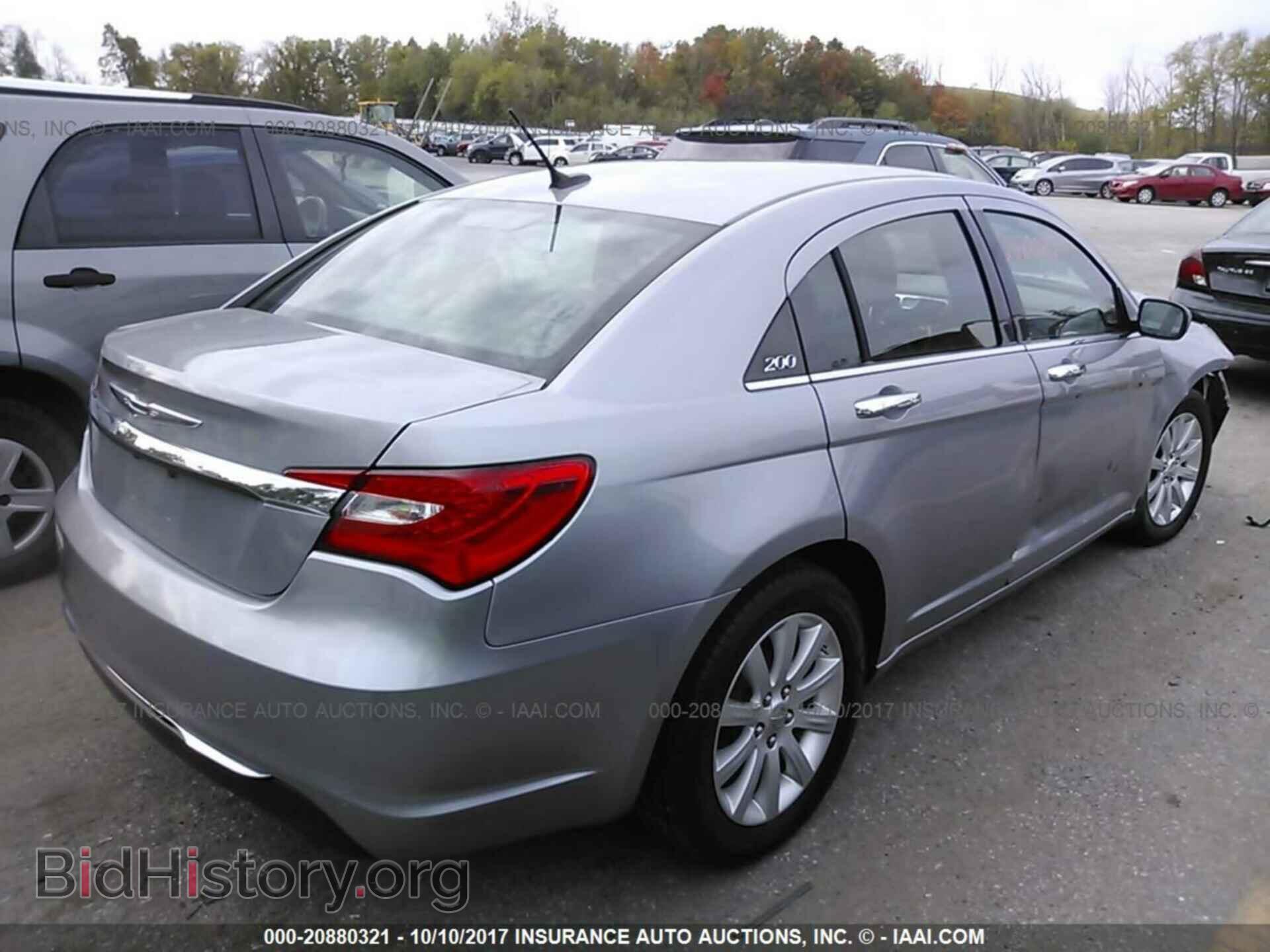 2013 Chrysler 200 - VIN: 1C3CCBCG1DN555593 - Photo 4