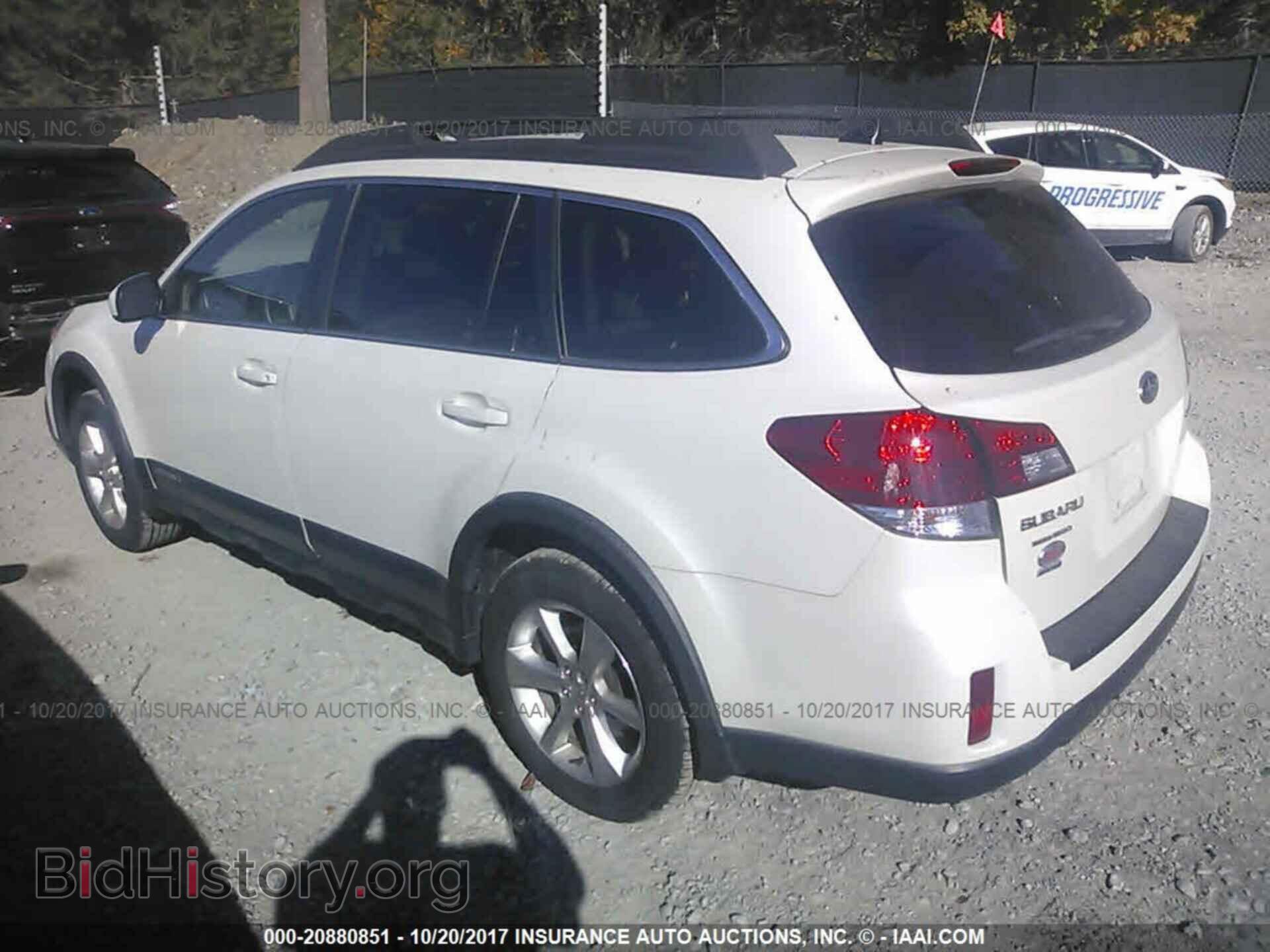 2014 Subaru Outback - VIN: 4S4BRCLC8E3326152 - Photo 3