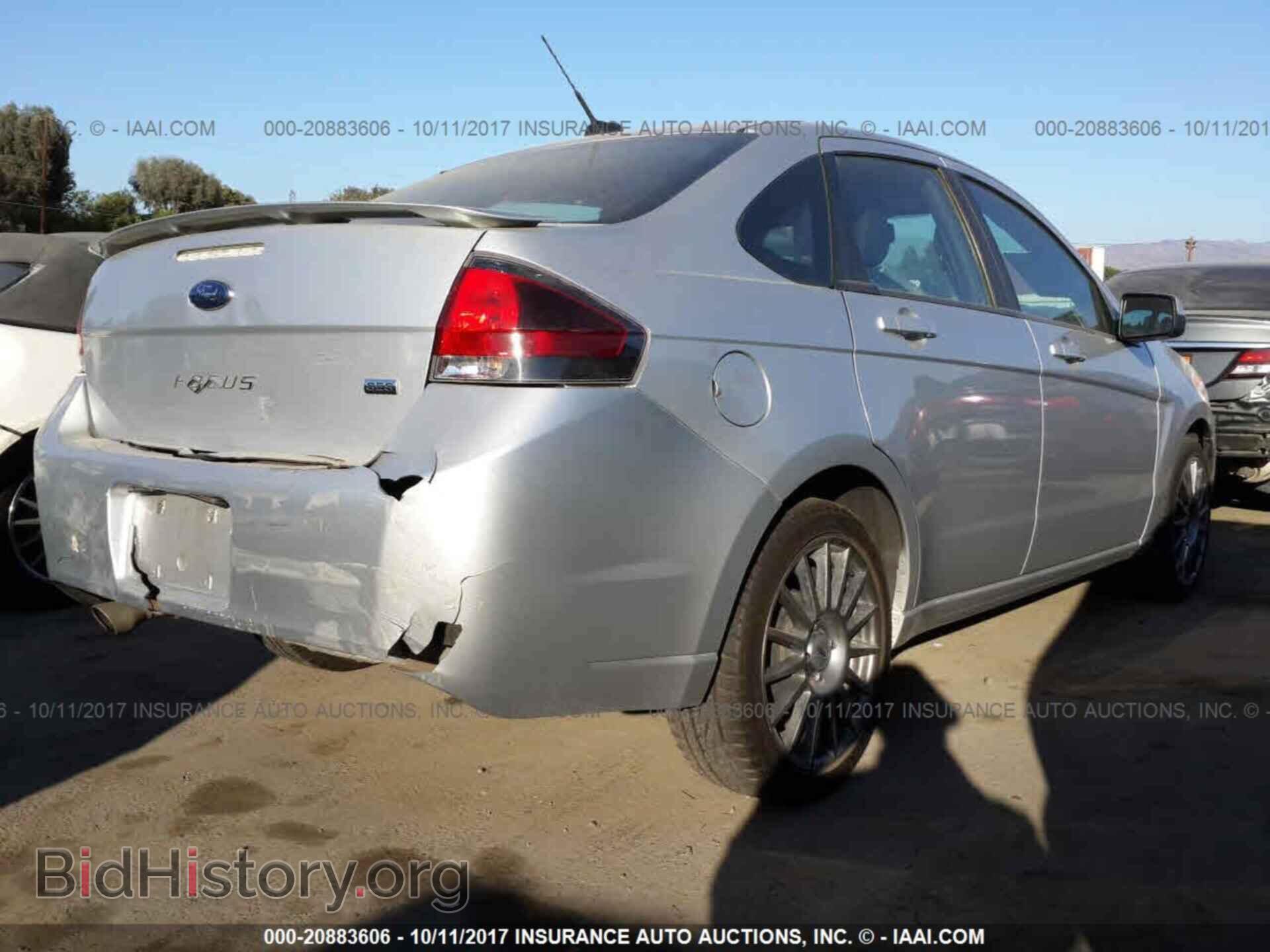 2011 Ford Focus - VIN: 1FAHP3GN2BW136153 - Photo 4
