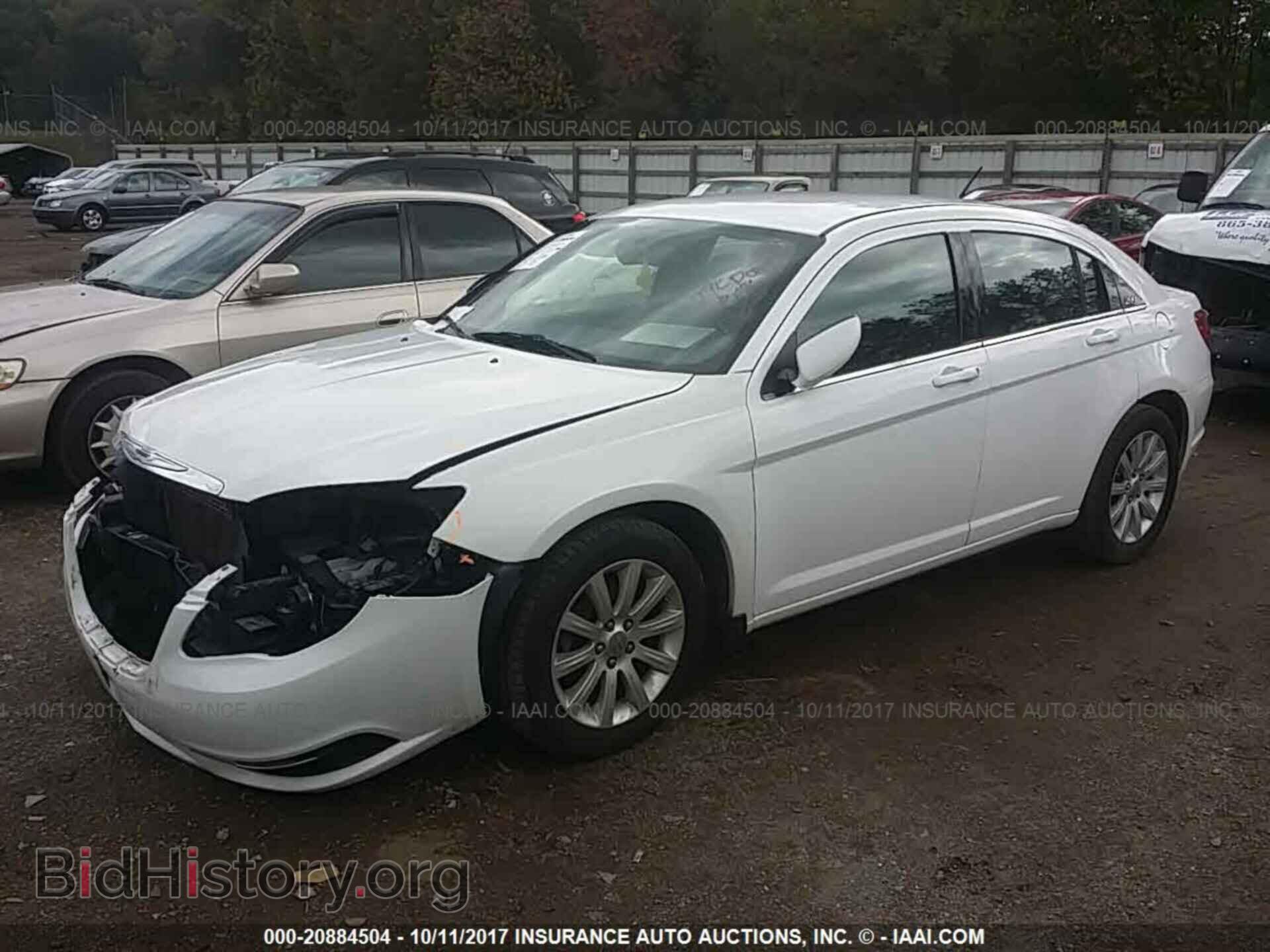 2013 Chrysler 200 - VIN: 1C3CCBBG8DN531731 - Фото 2