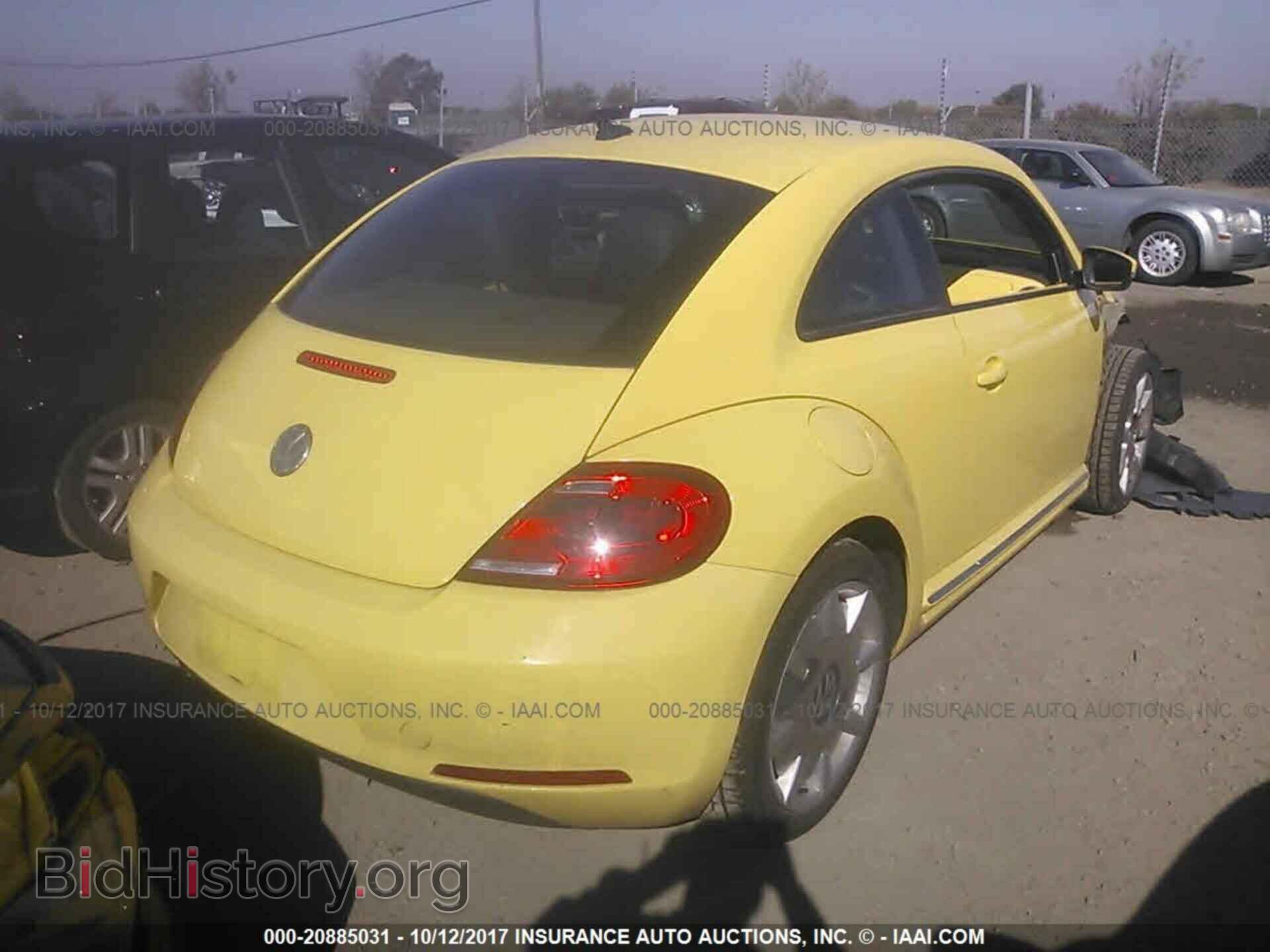 2012 Volkswagen Beetle - VIN: 3VWJP7AT3CM656709 - Фото 4