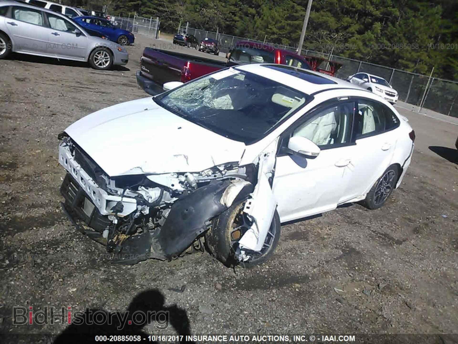 2016 Ford Focus - VIN: 1FADP3F20GL201001 - Photo 2