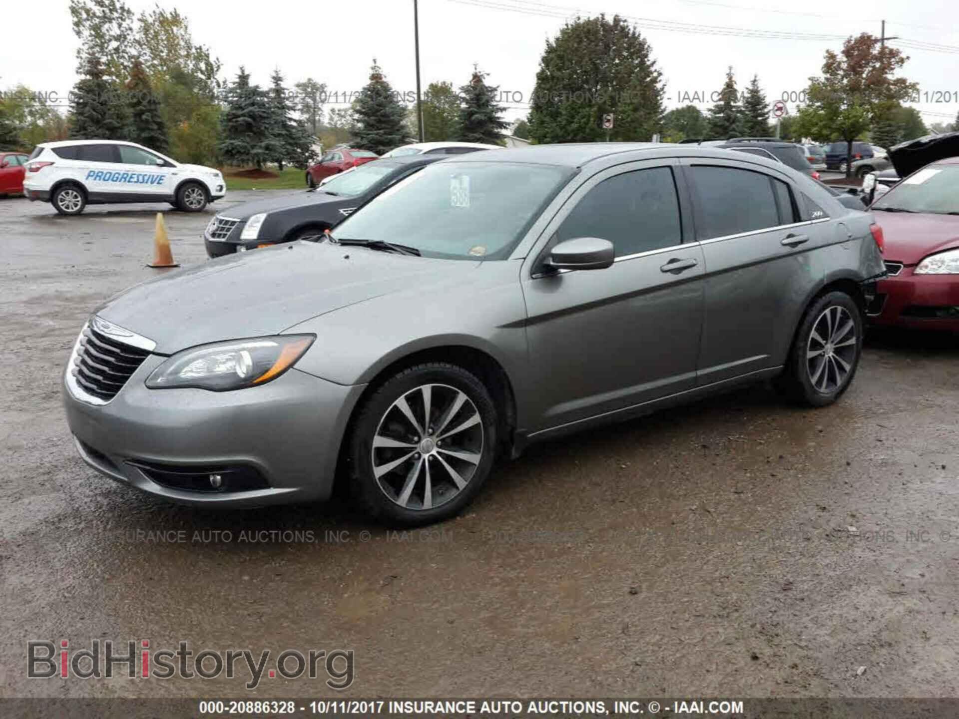 2013 Chrysler 200 - VIN: 1C3CCBCG3DN634764 - Фото 2