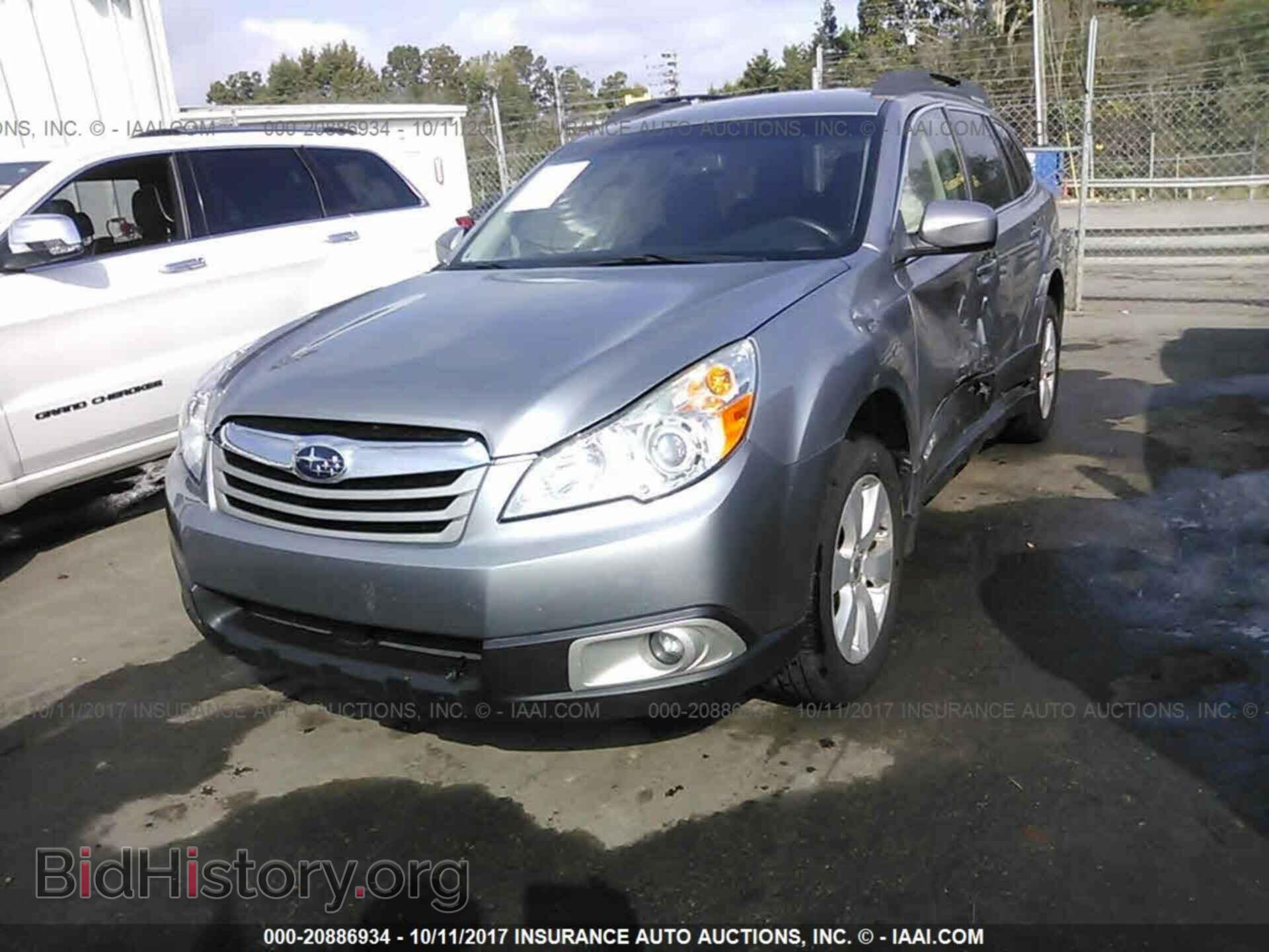 2011 Subaru Outback - VIN: 4S4BRBCC9B3359795 - Фото 2