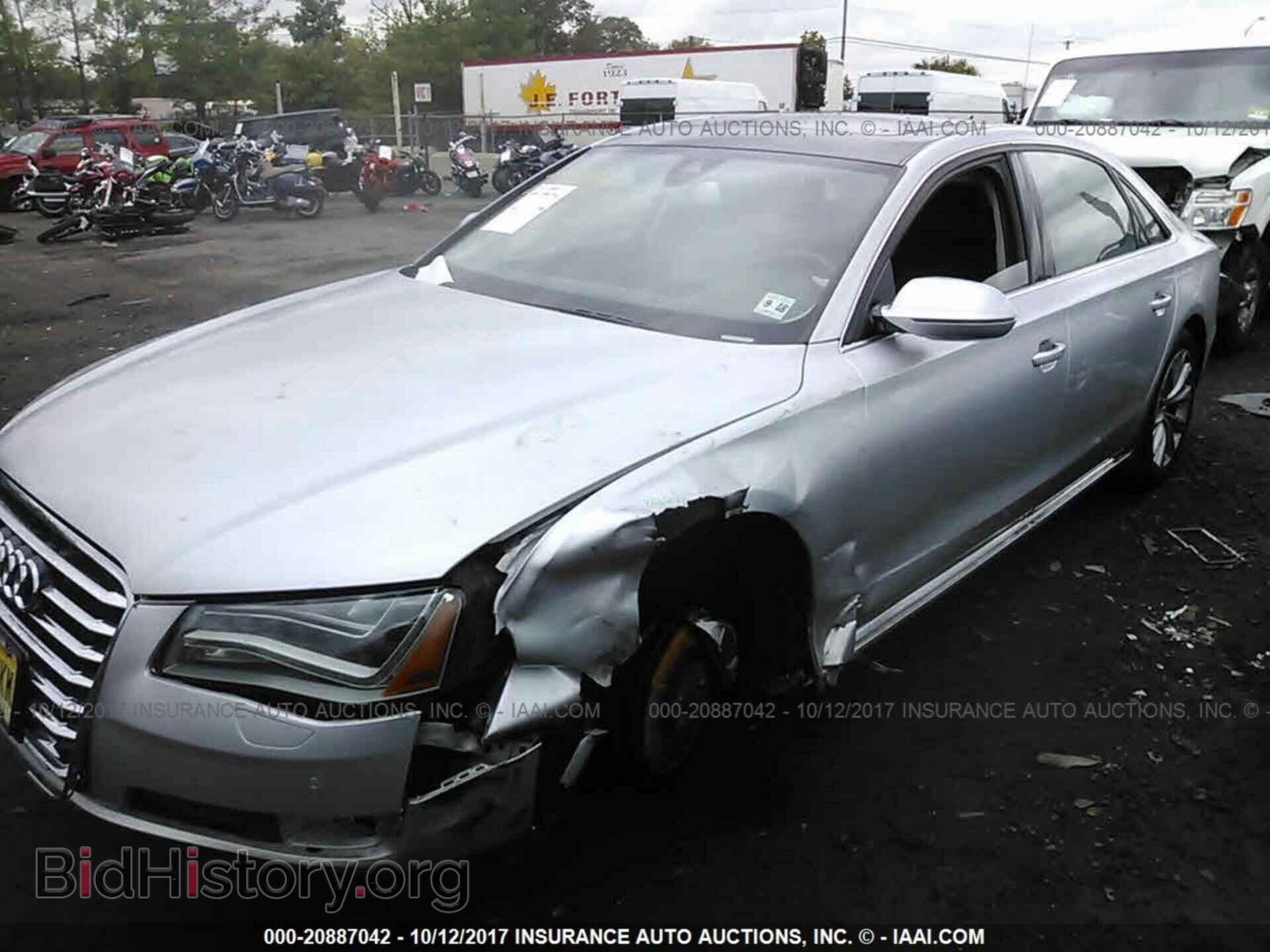 2013 Audi A8 - VIN: WAURGAFD7DN006239 - Фото 2