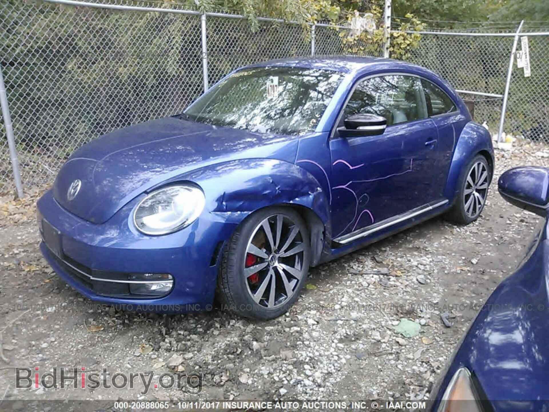 2012 Volkswagen Beetle - VIN: 3VWVA7AT4CM644751 - Фото 2