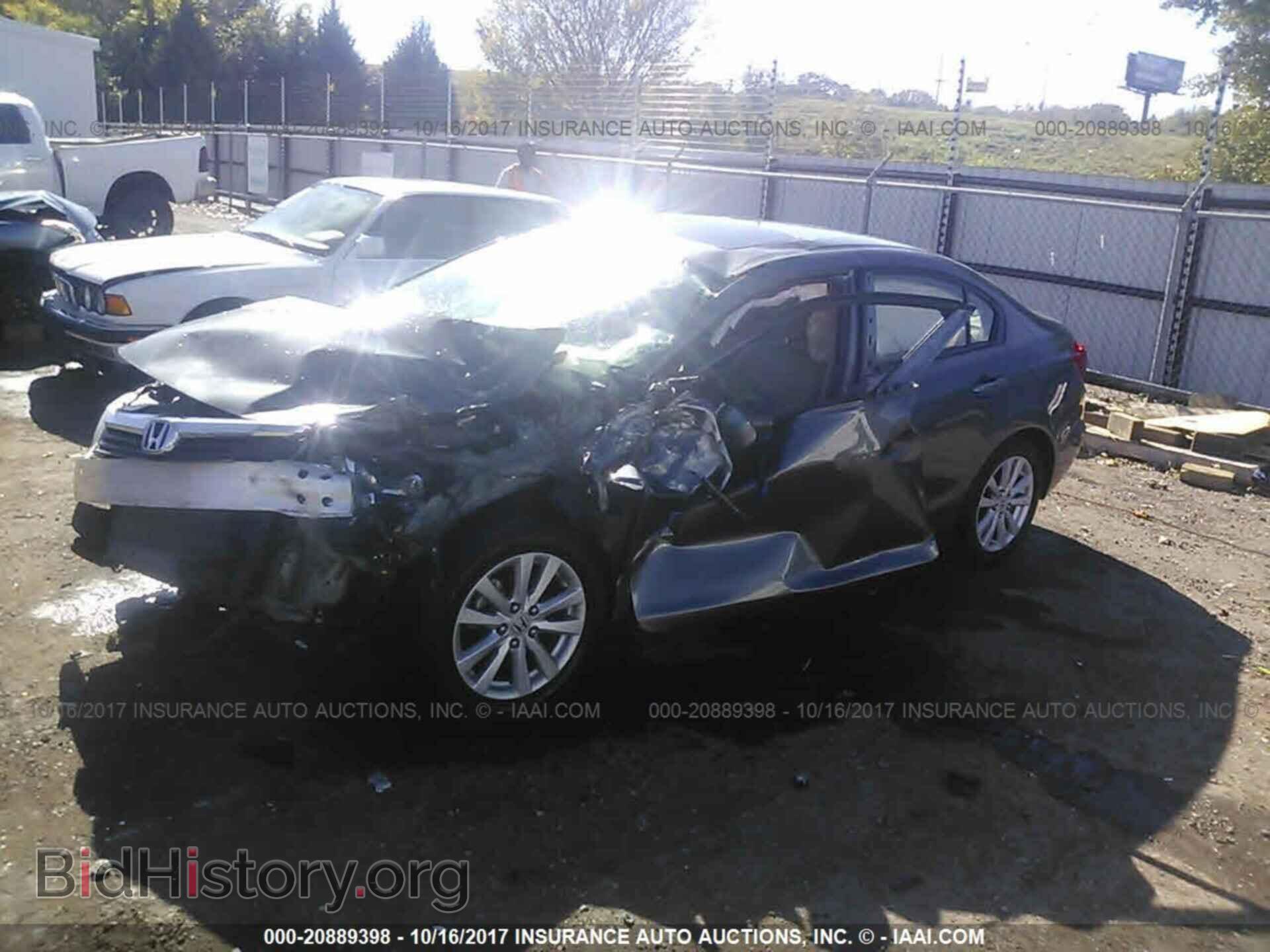 2012 Honda Civic - VIN: 2HGFB2F83CH313977 - Фото 2