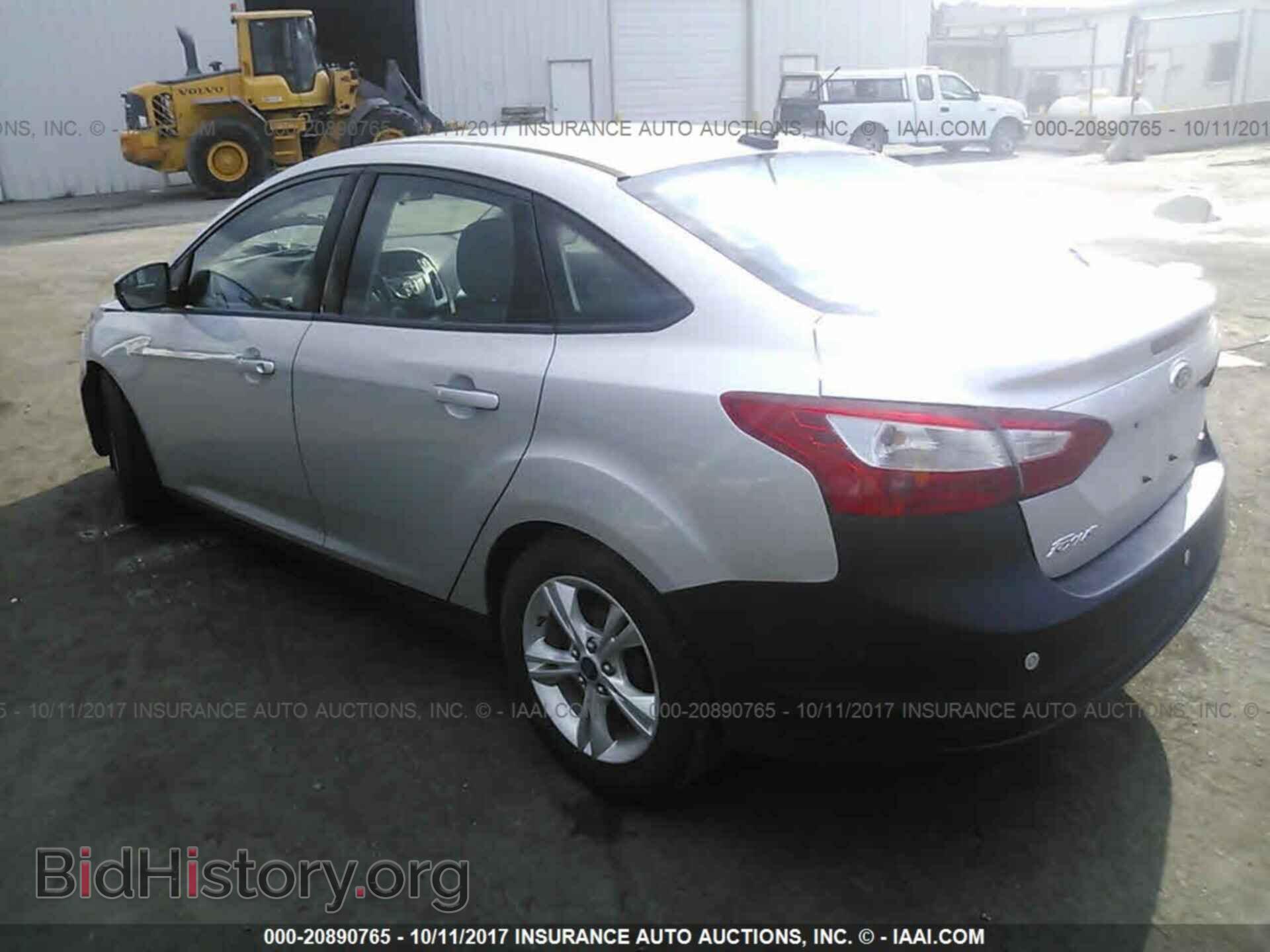 2014 Ford Focus - VIN: 1FADP3F22EL159038 - Photo 3